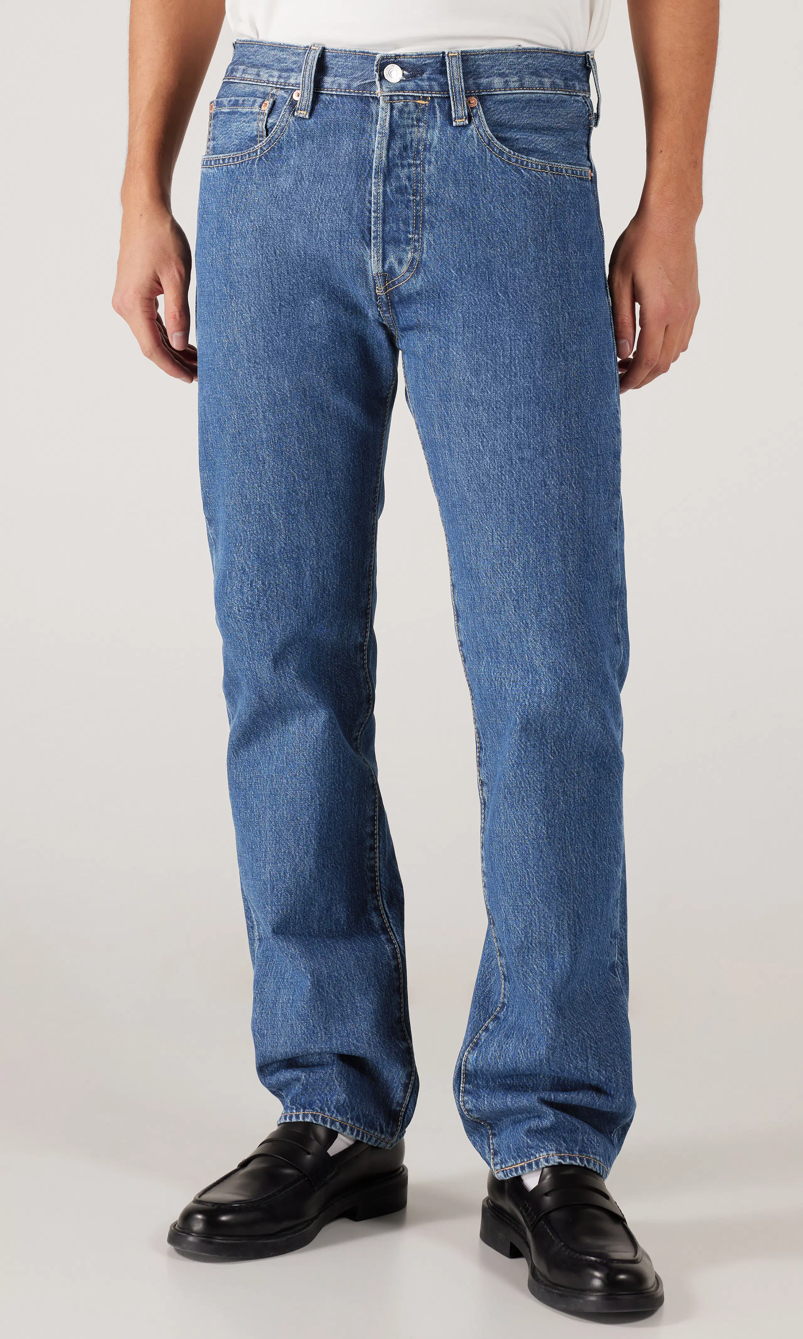 501® Original Medium Blå Jeans. Front 1. Model.