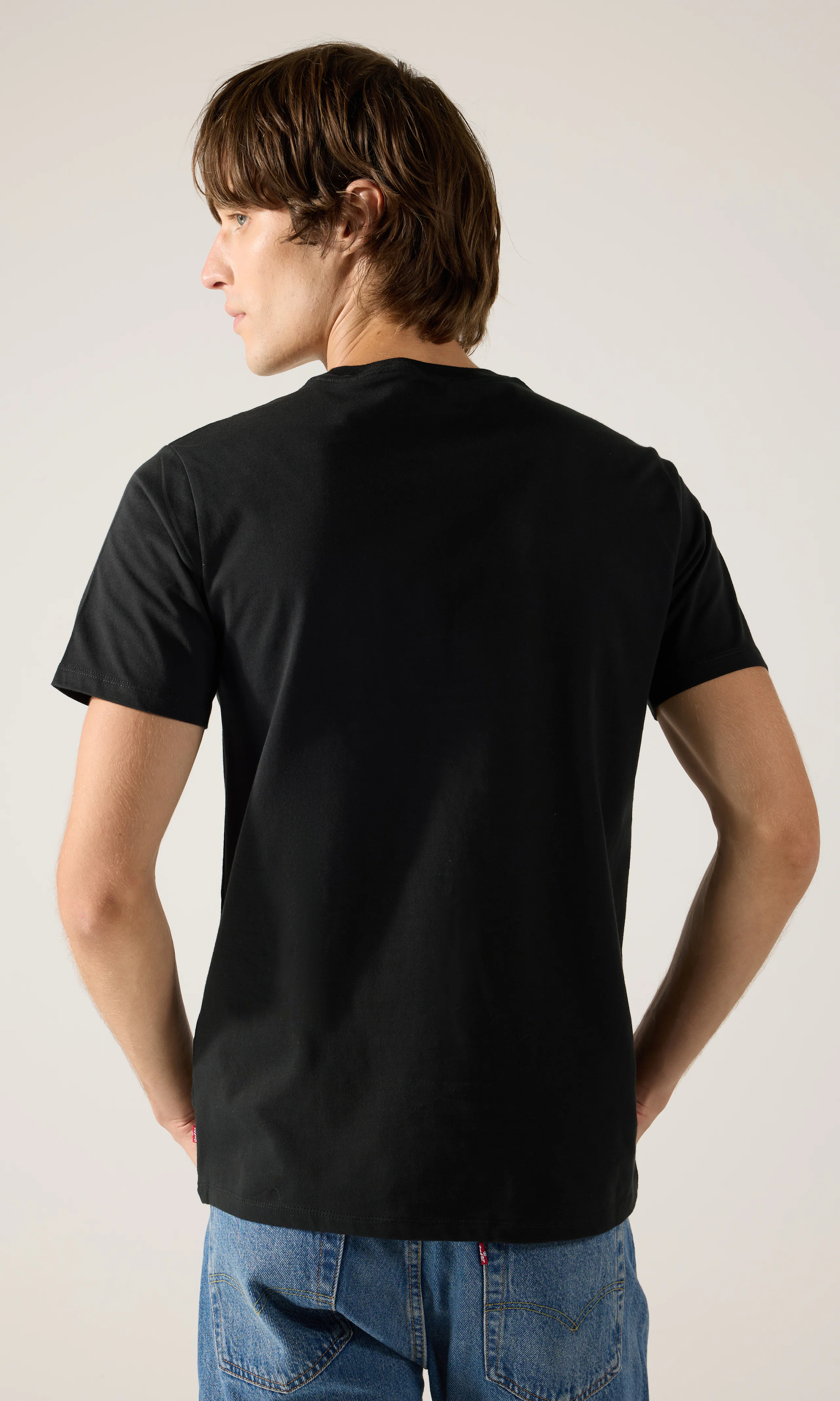 Housemark Musta T-Paita. Back. Model.