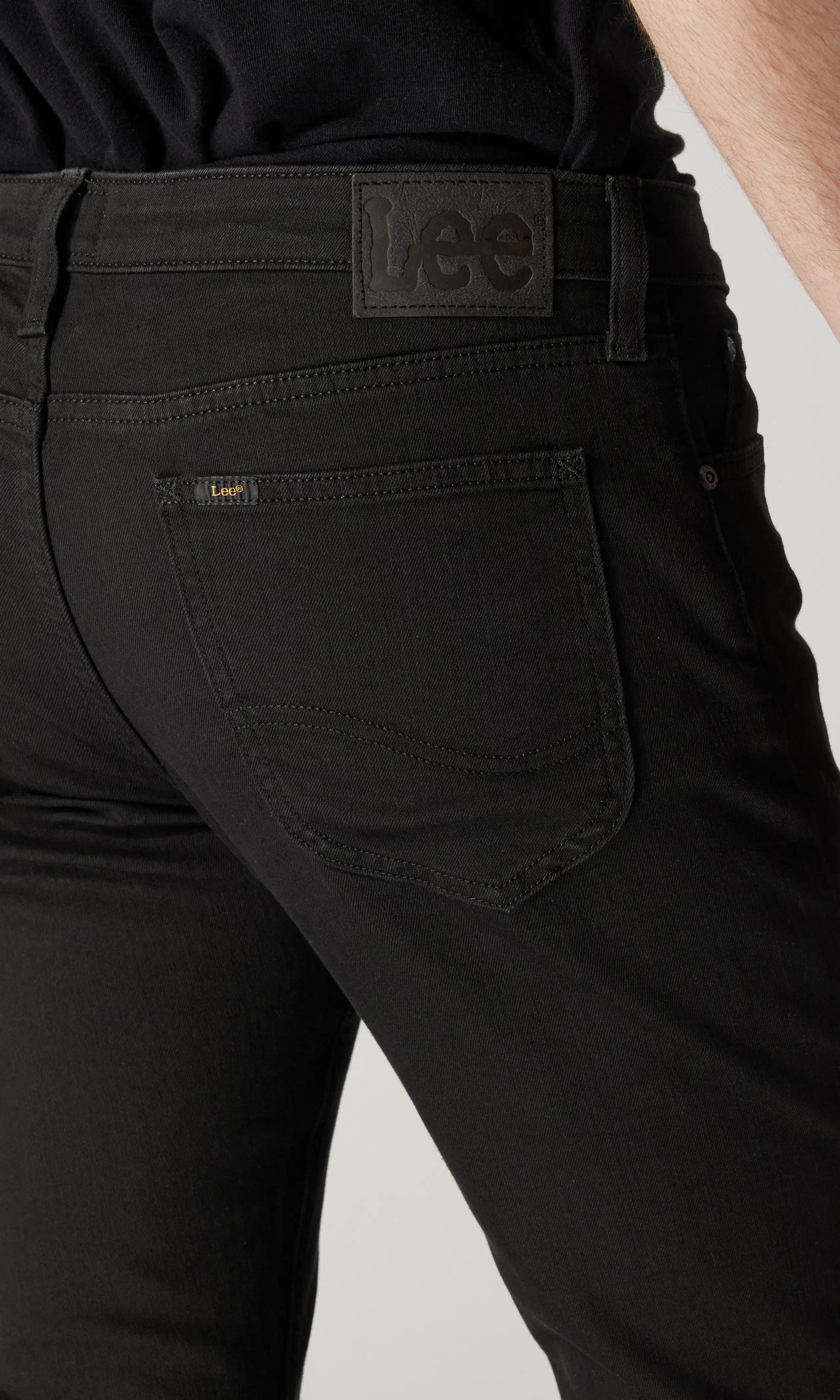 Malone Mustat Farkut. Detail 1. Model.