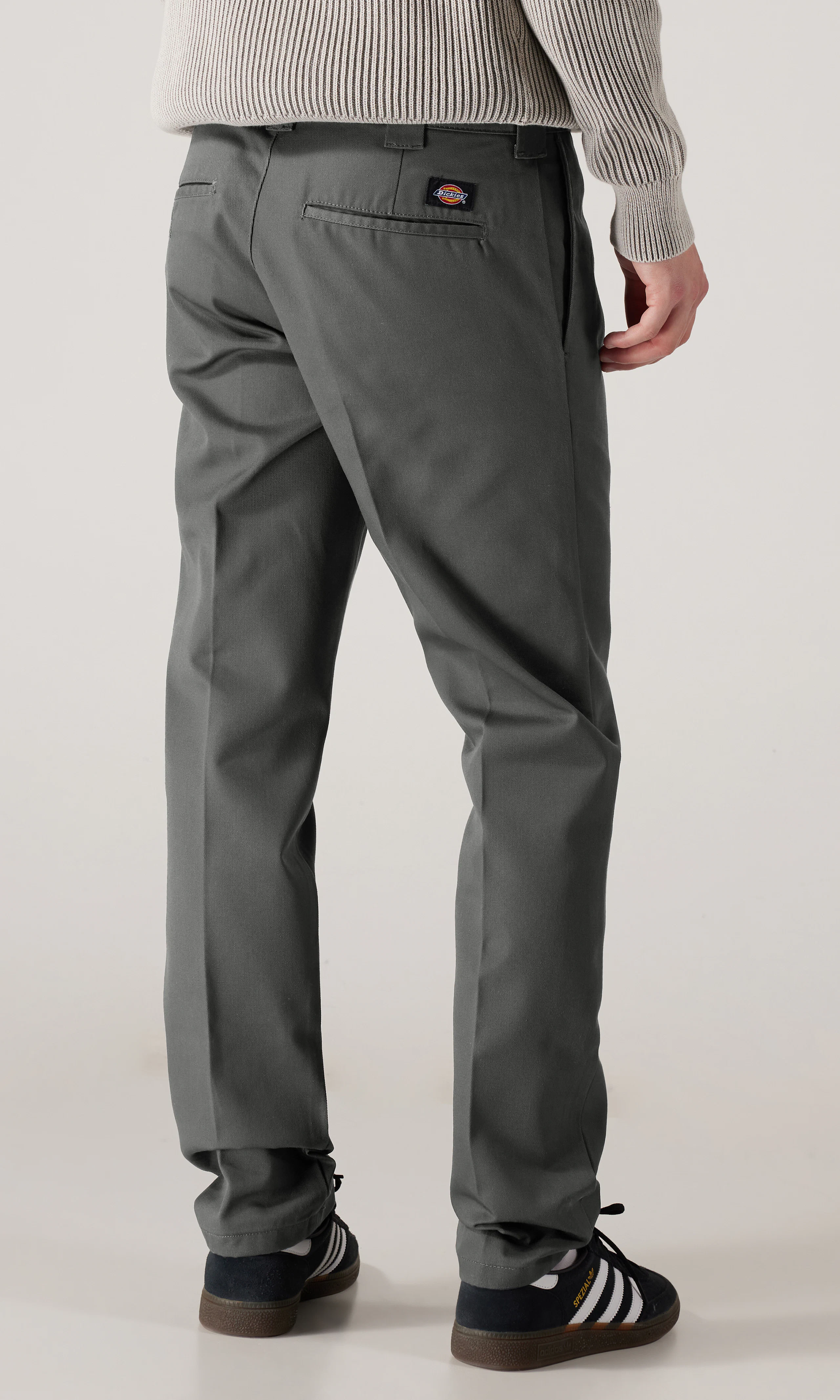 872 Slim Fit Work Grå Byxa. Back. Model.