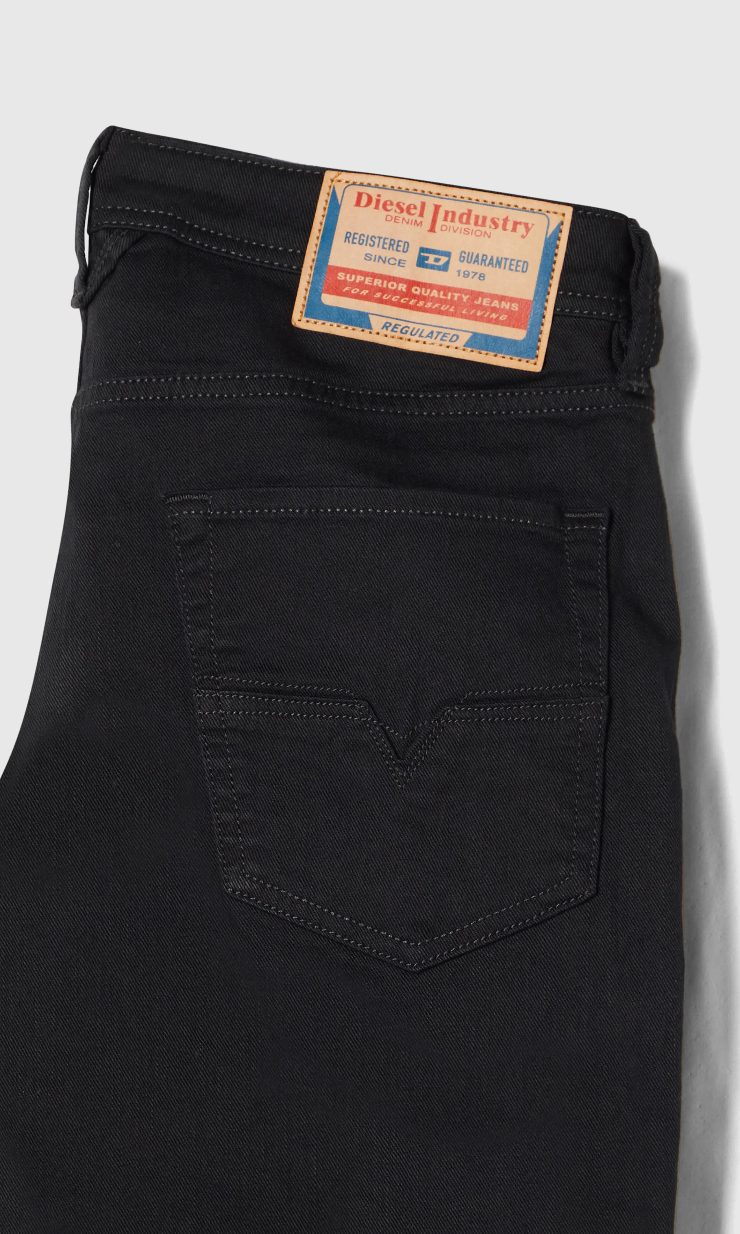 1986 Larkee-Beex Svart Jeans. Detail 1. Flat.