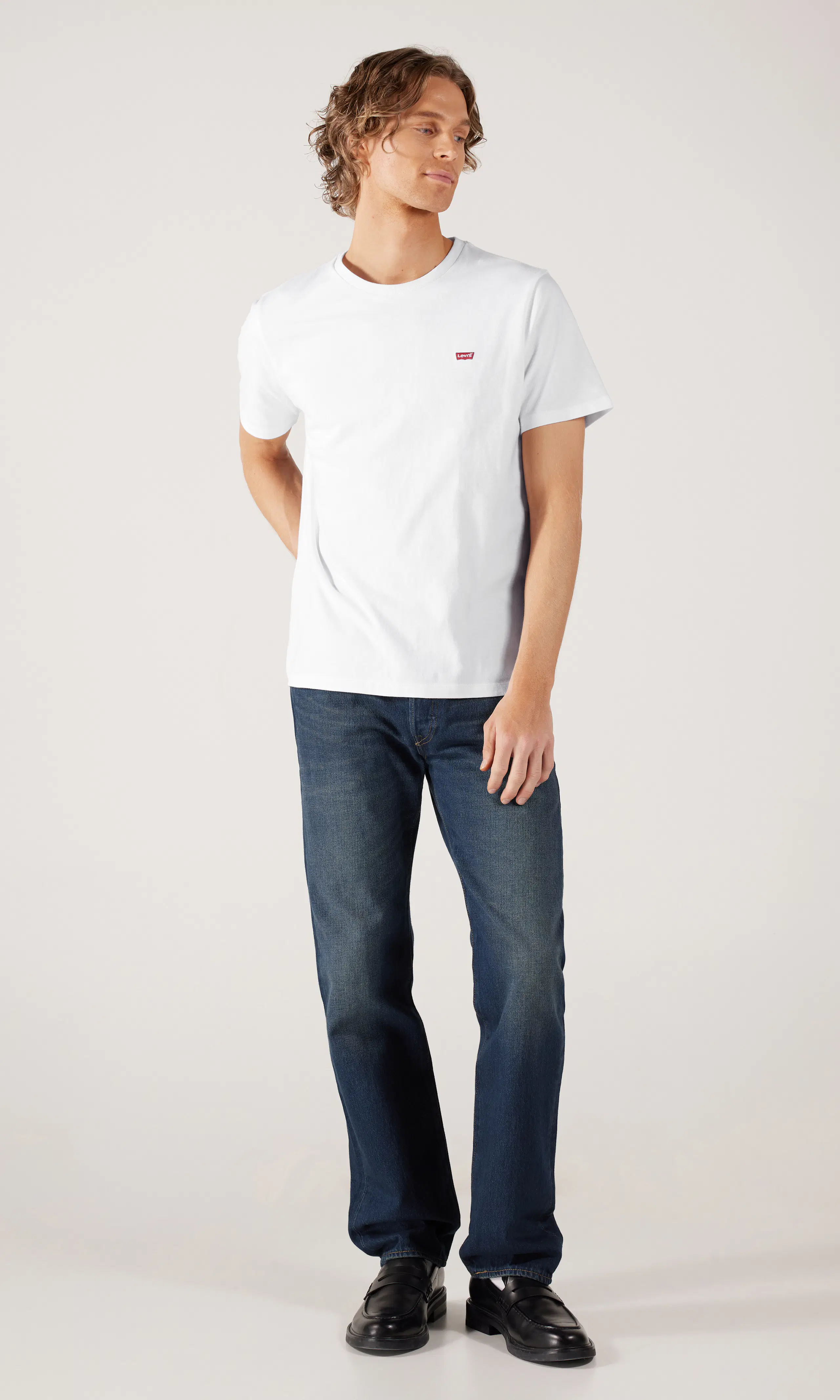 Original Housemark Tee Valkoinen T-Paita. Front 1. Model.