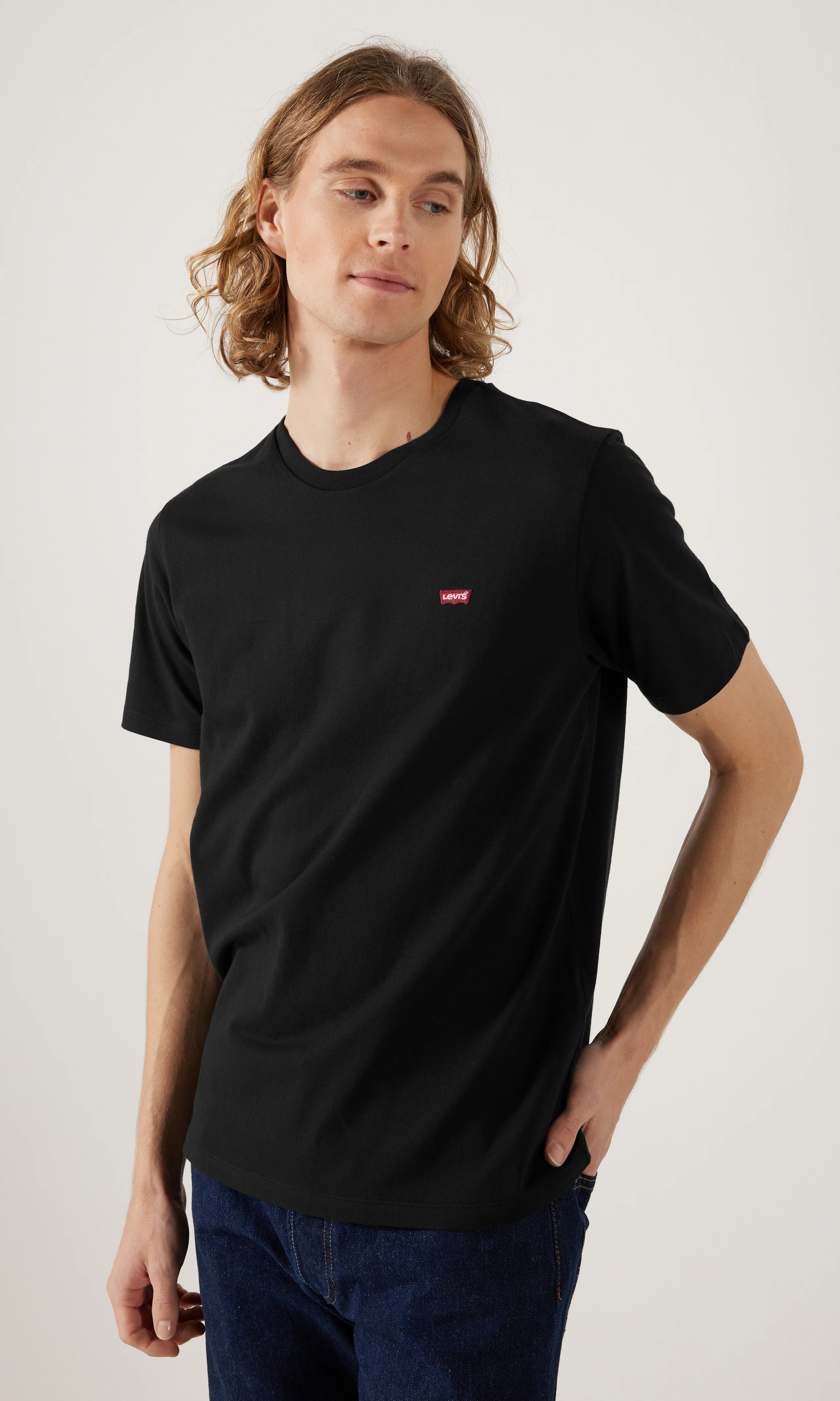 Original Housemark Tee Musta T-Paita. Front. Model.