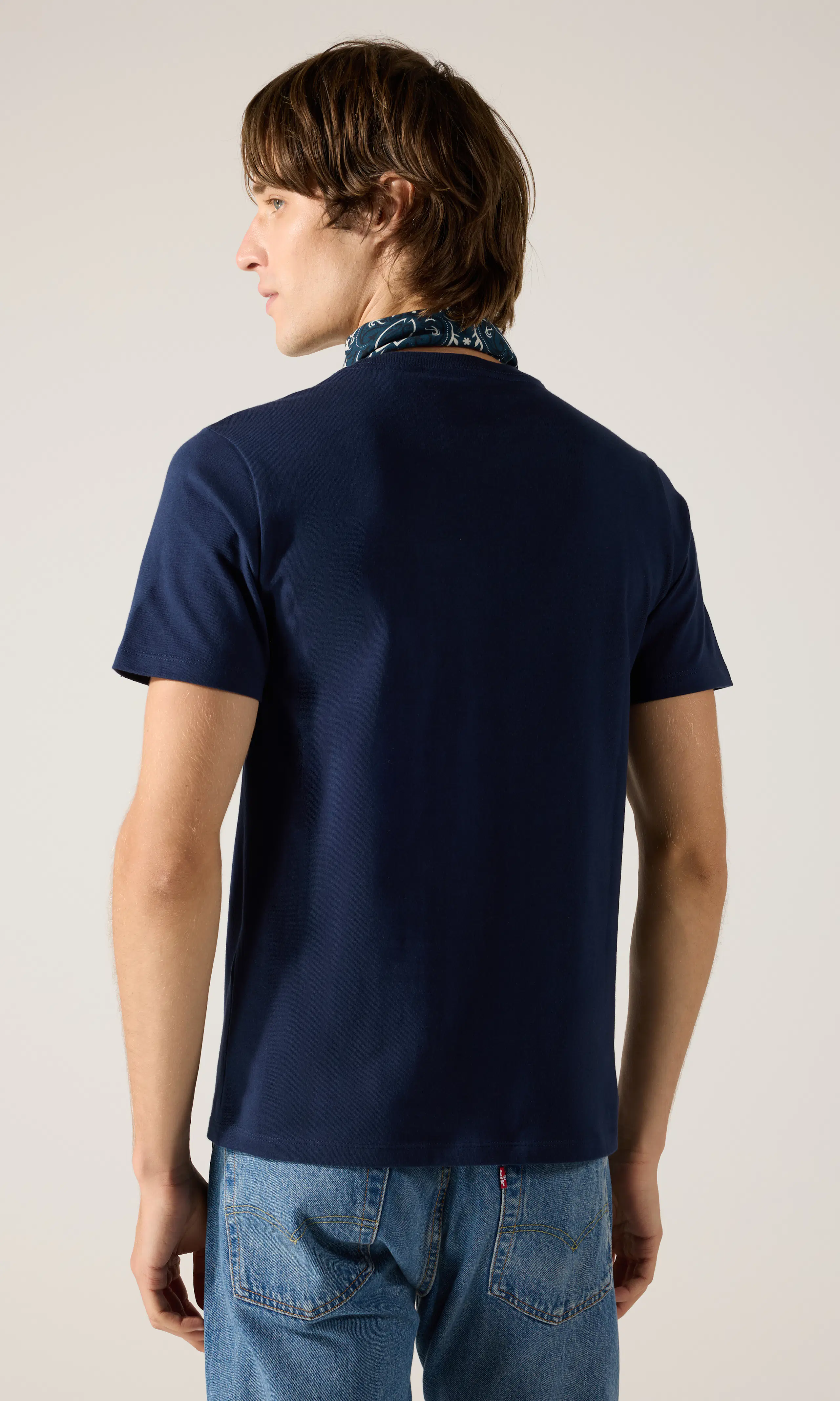 Original Housemark Tee Blå T-Skjorte. Back. Model.