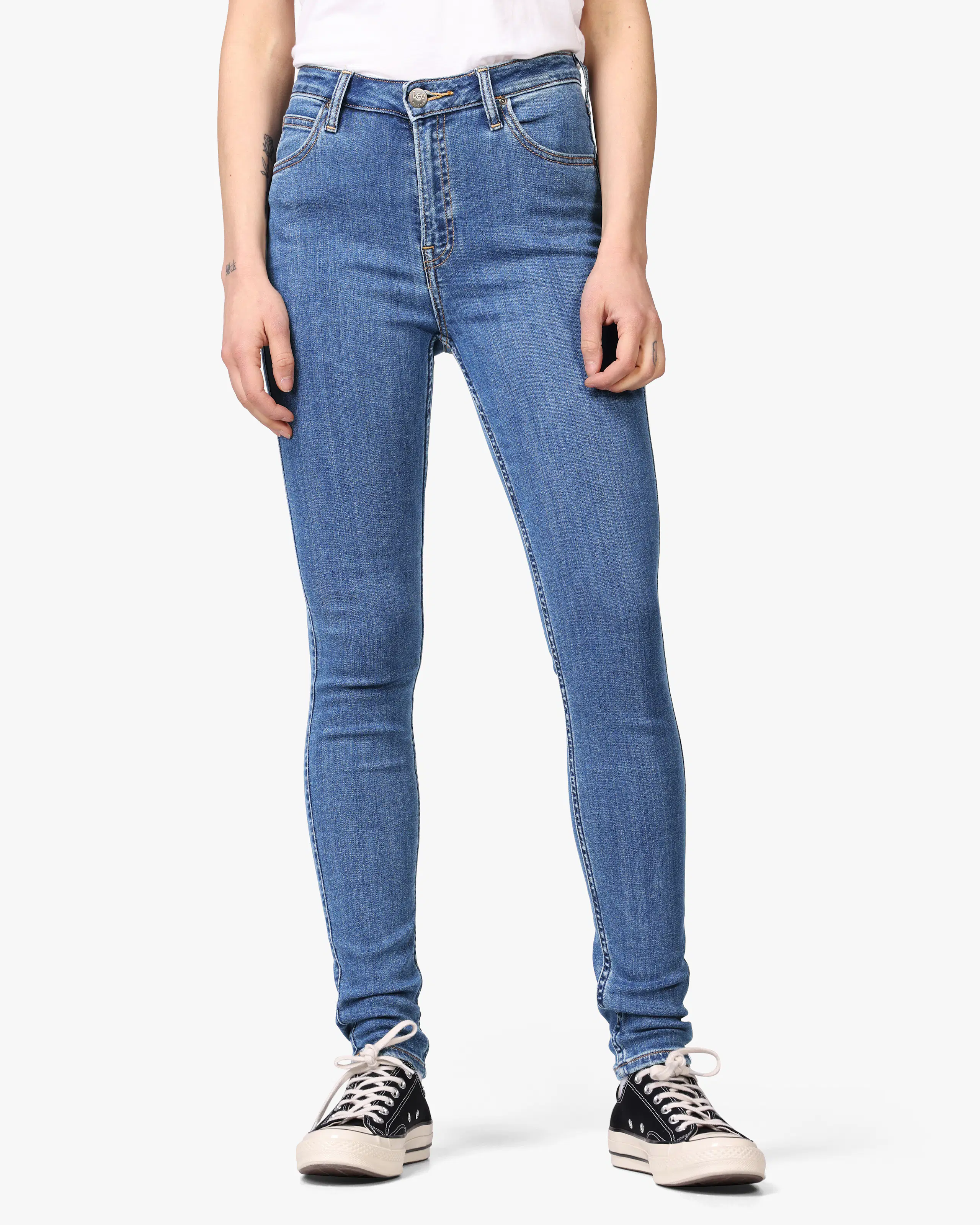 Ivy Medium Blå Jeans. Front. Model.