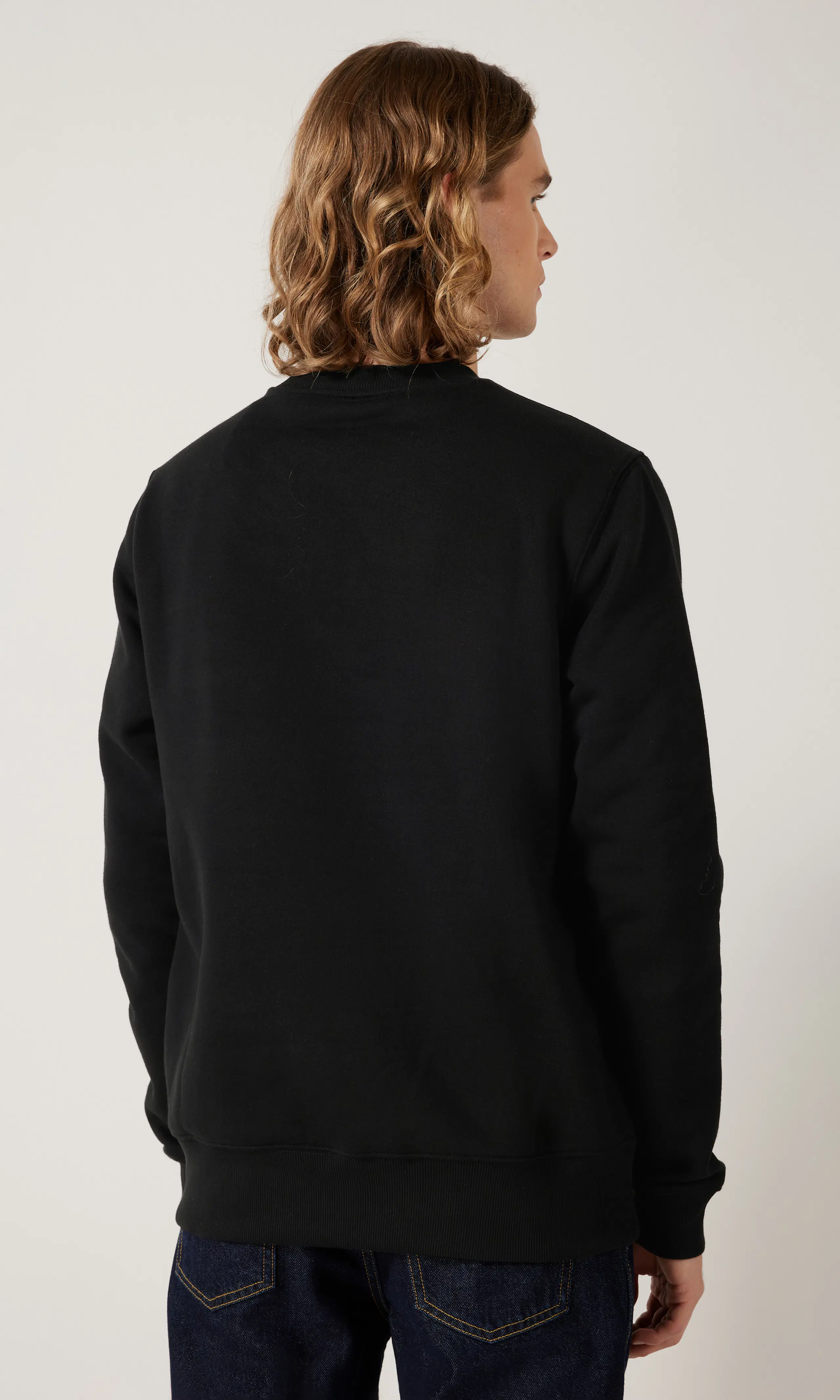 Oakport Sweatshirt Svart Tröja. Back. Model.