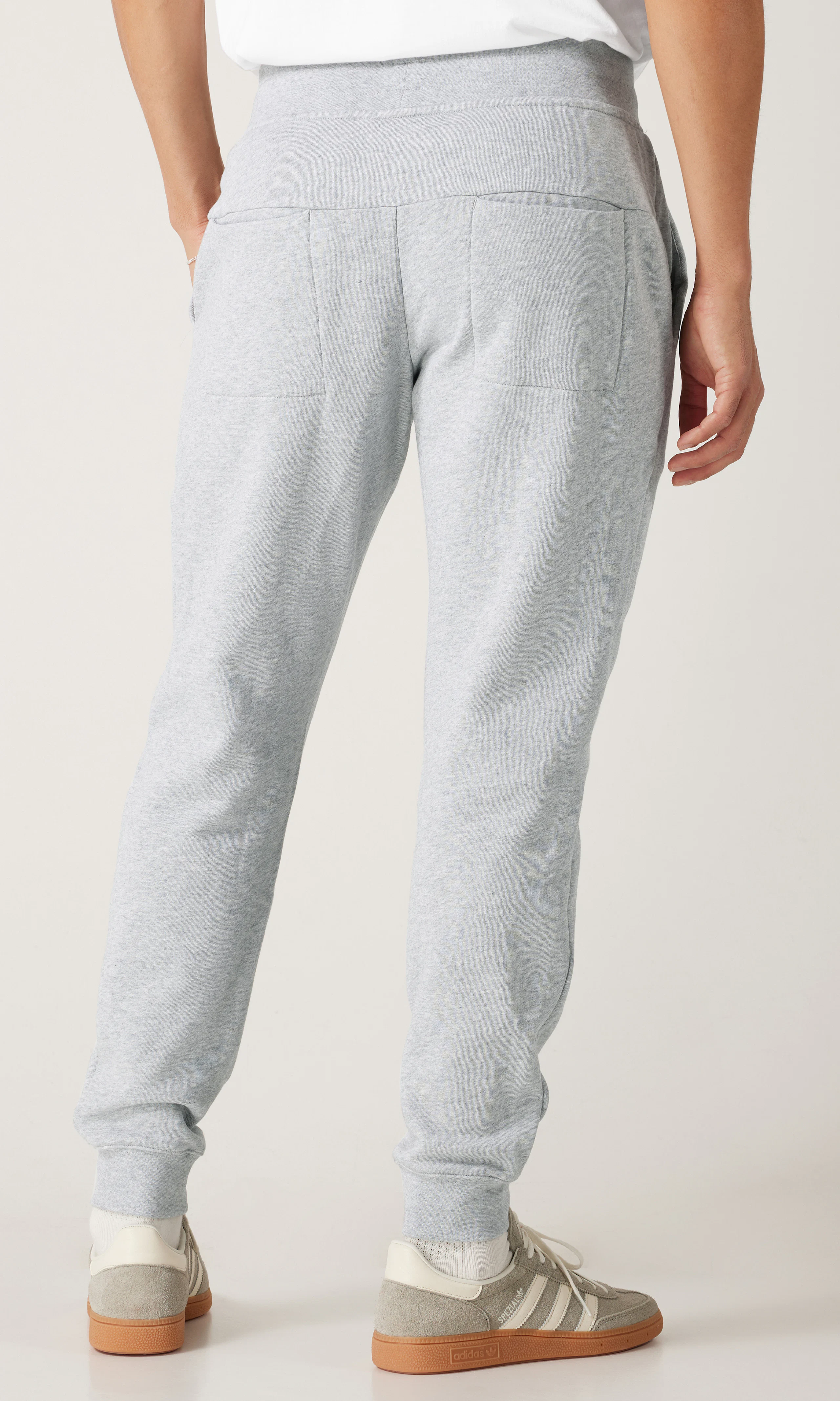 Centre Tapered Grå Sweatpant. Back. Model.