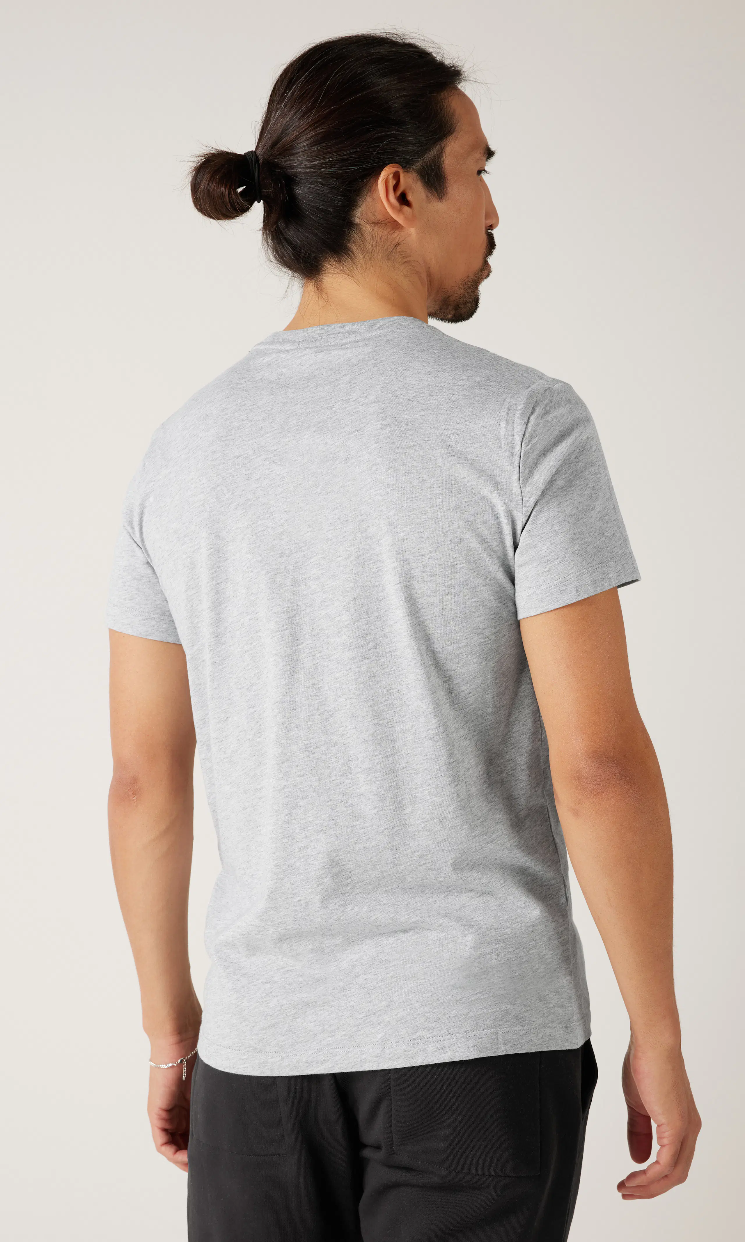 Centre Harmaa T-Paita. Back. Model.