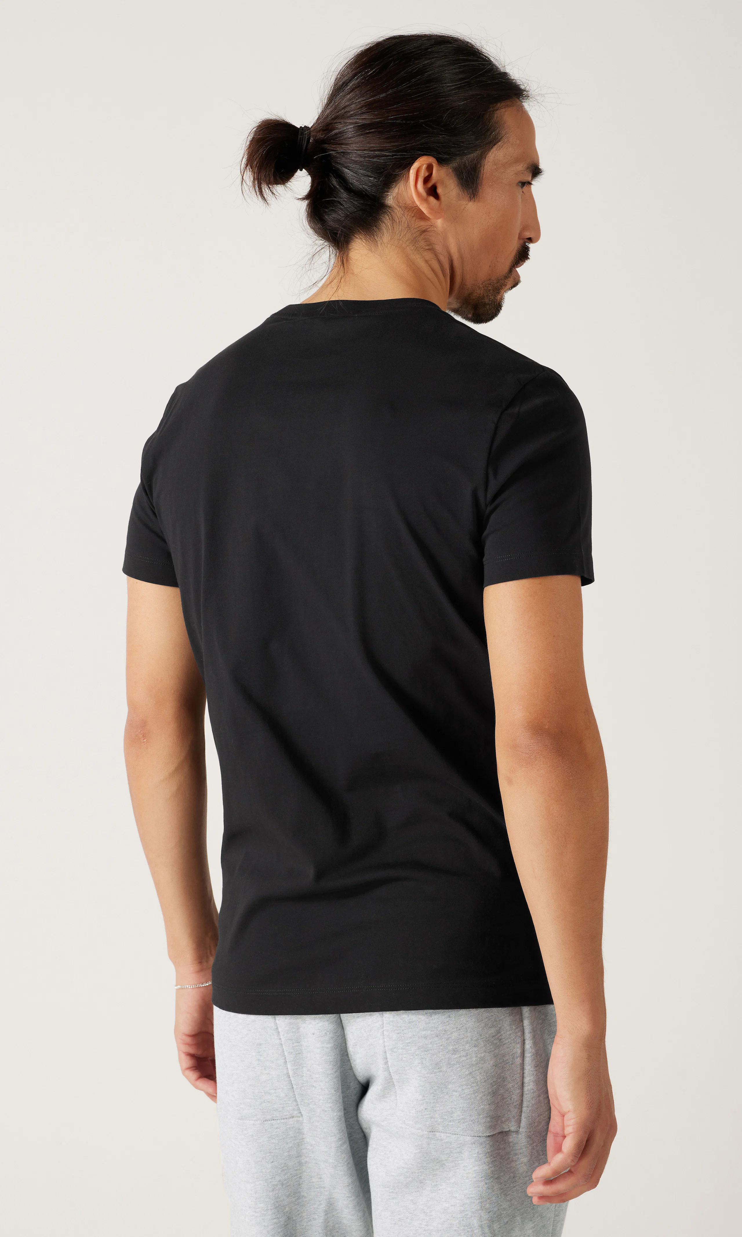 Centre Musta T-Paita. Back. Model.