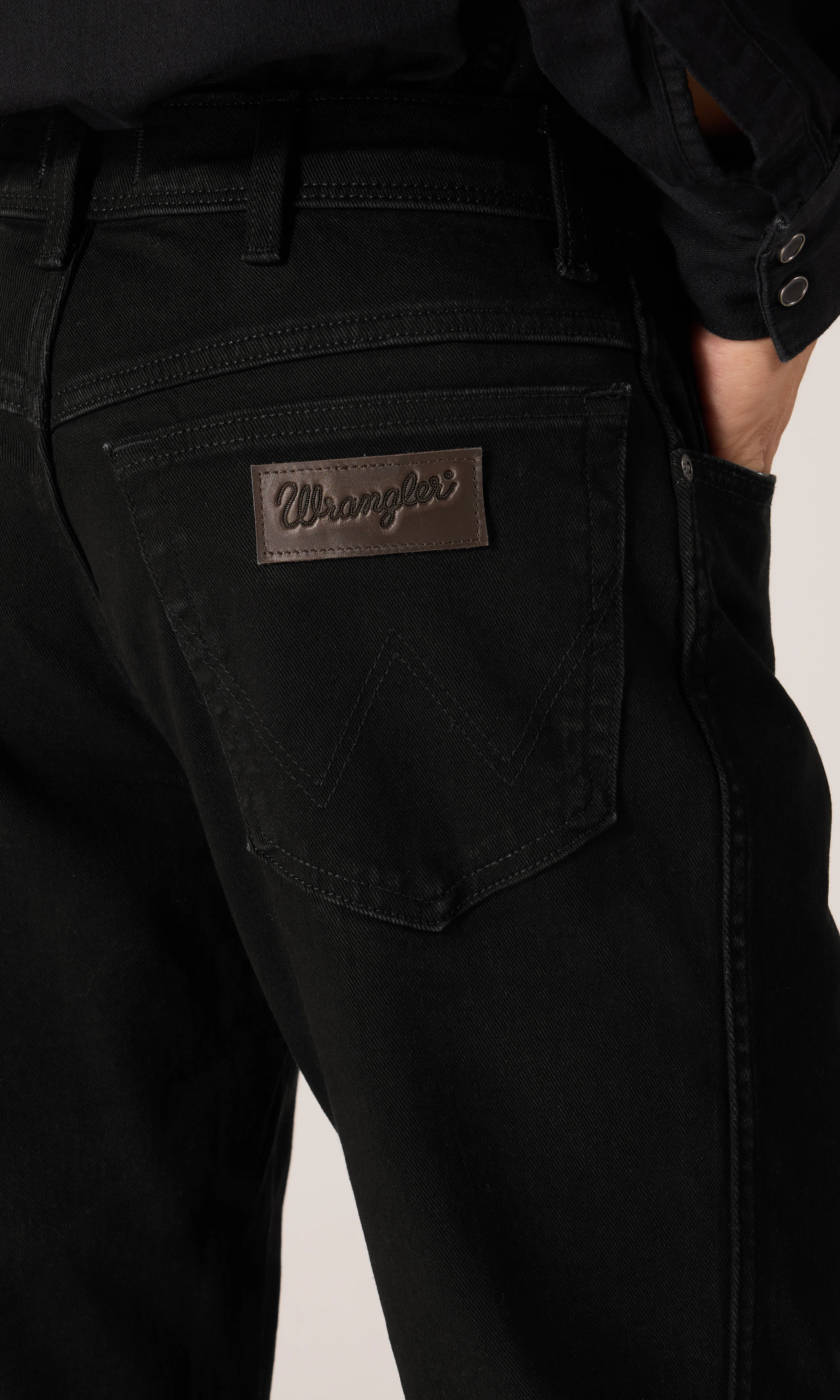 Texas Straight Mustat Farkut. Detail 2. Model.