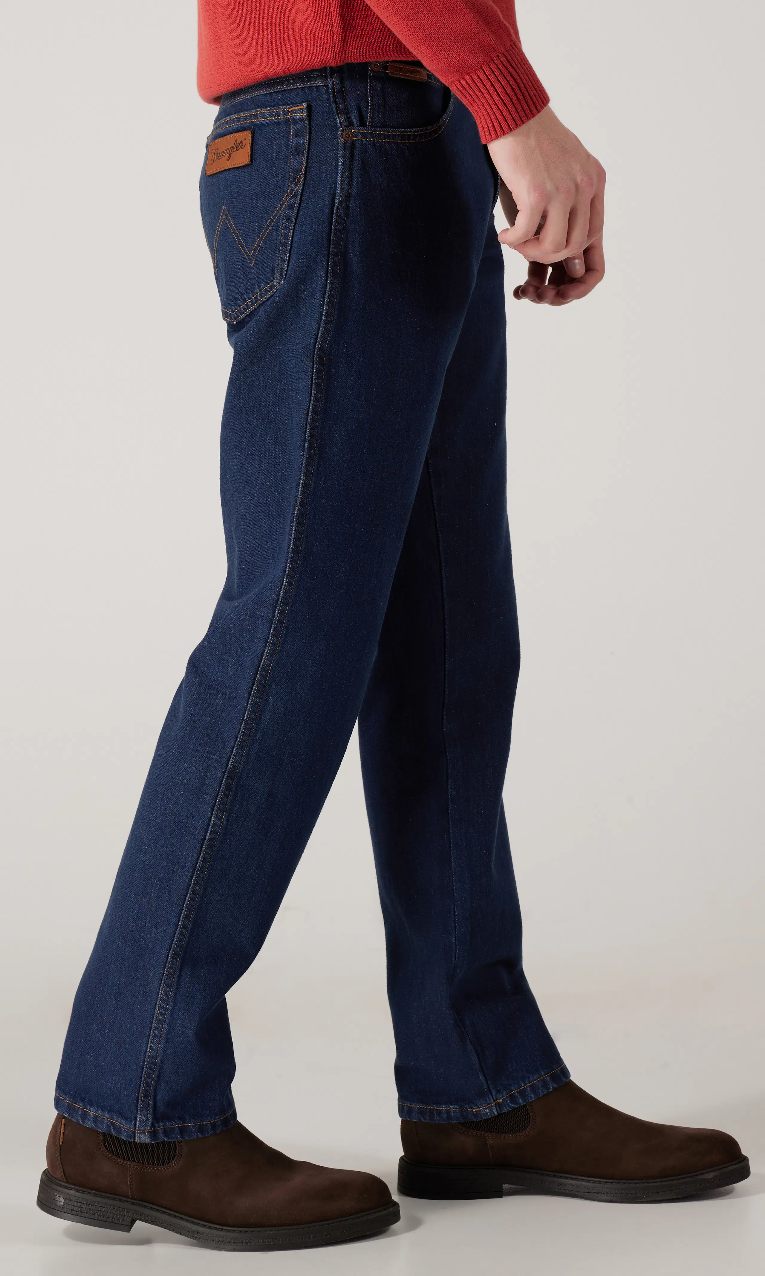 Texas Straight Mørk Blå Jeans. Front 2. Model.