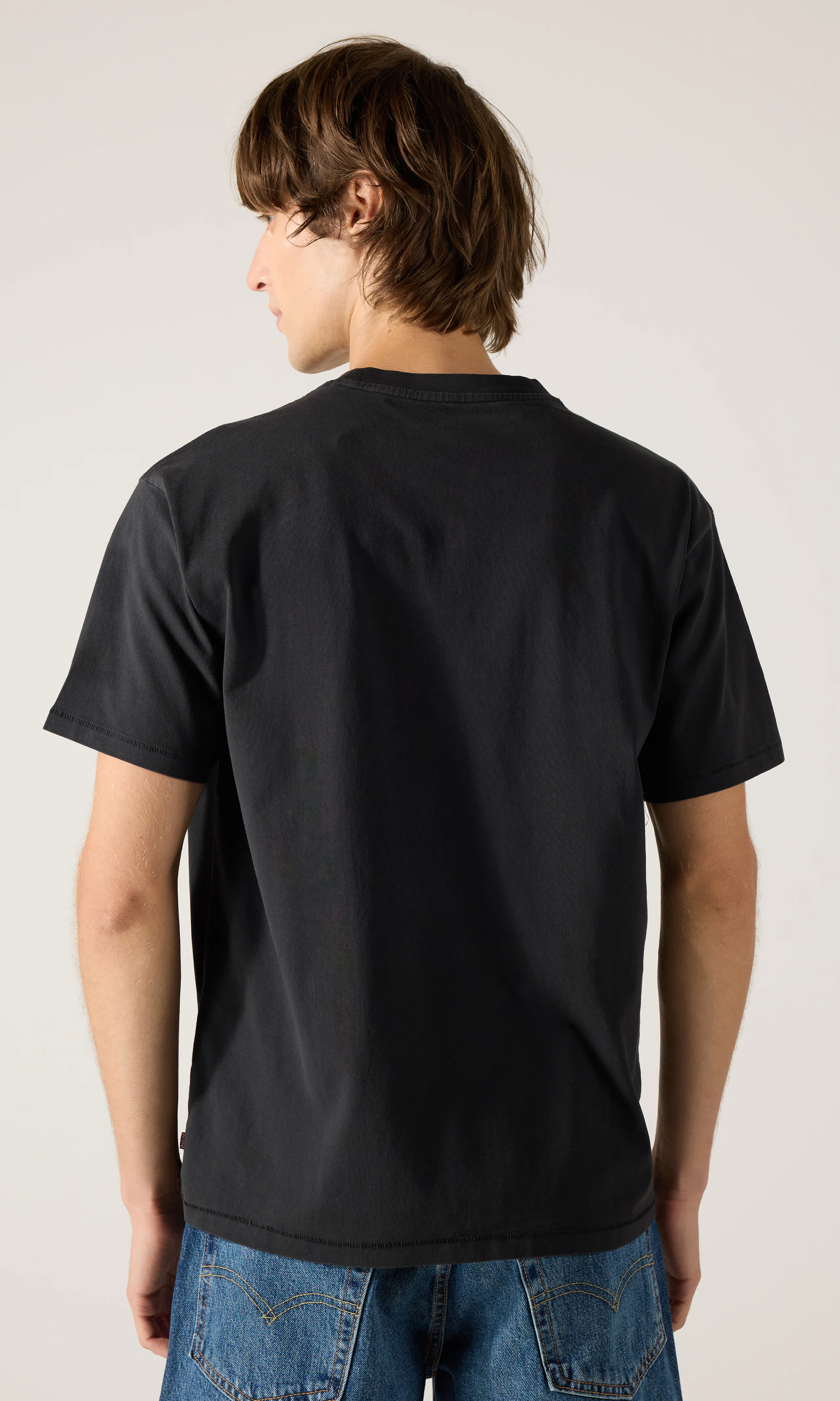 Red Tab Vintage Tee Musta T-Paita. Back. Model.