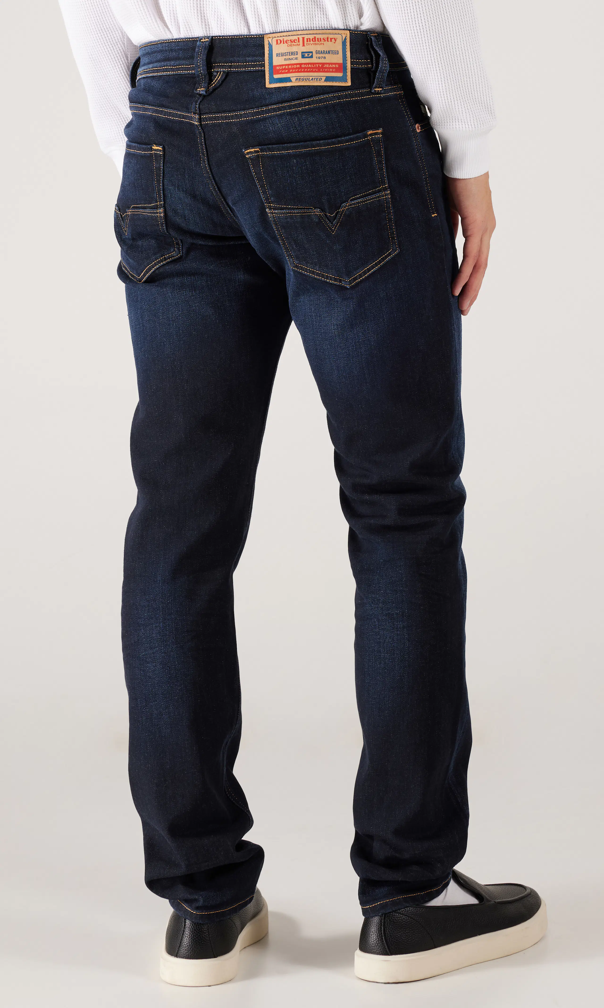 1986 Larkee-Beex Mørk Blå Jeans. Back. Model.