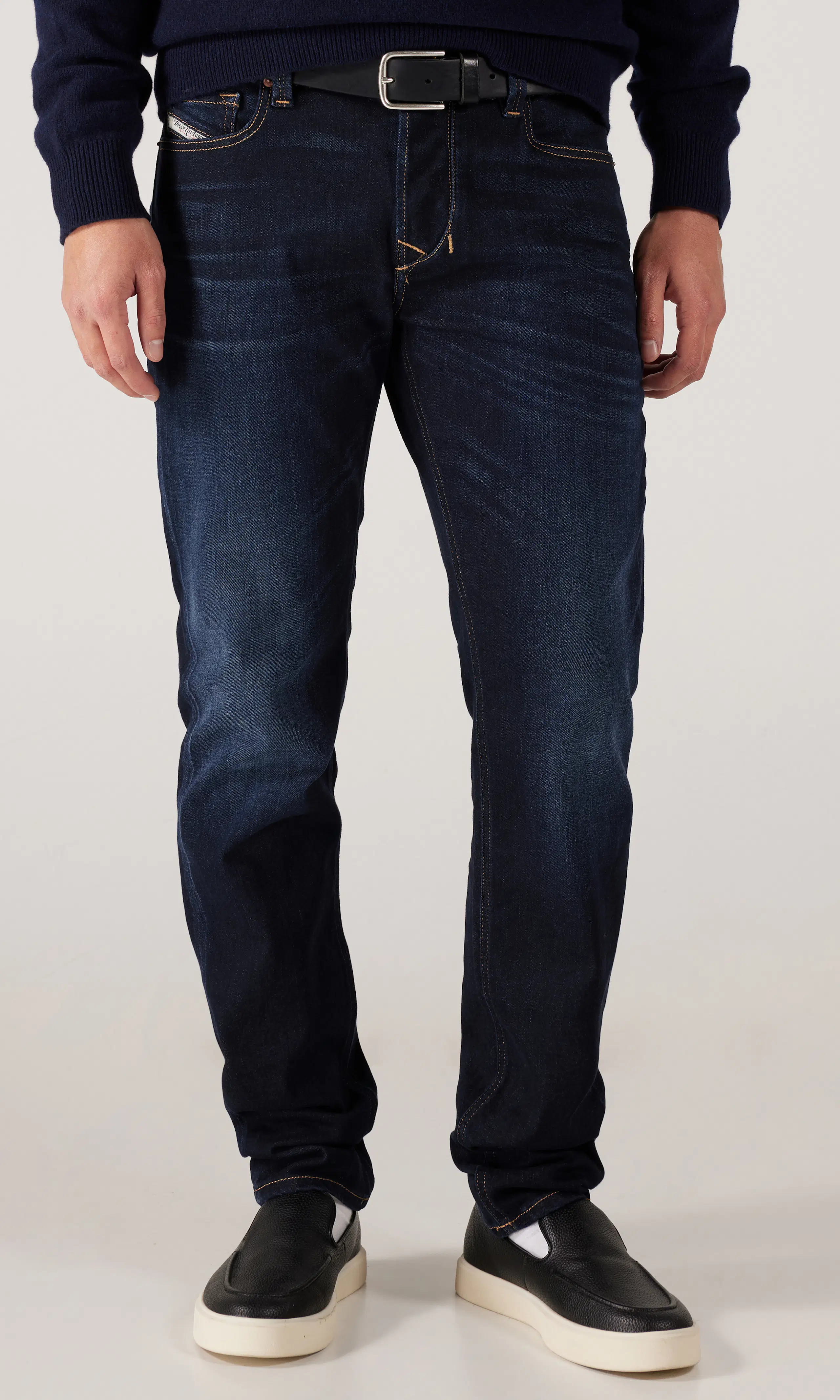1986 Larkee-Beex Mørk Blå Jeans. Front 1. Model.