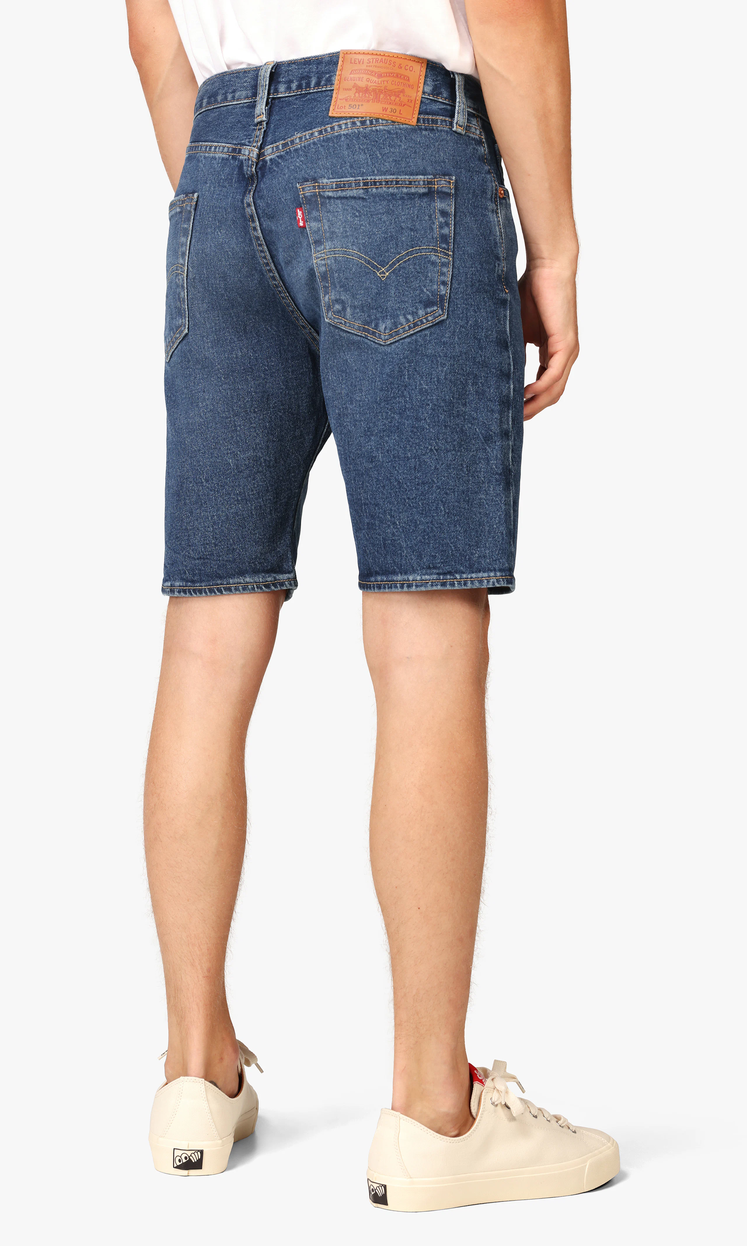 501® Hemmed Mørk Blå Shorts. Back. Model.