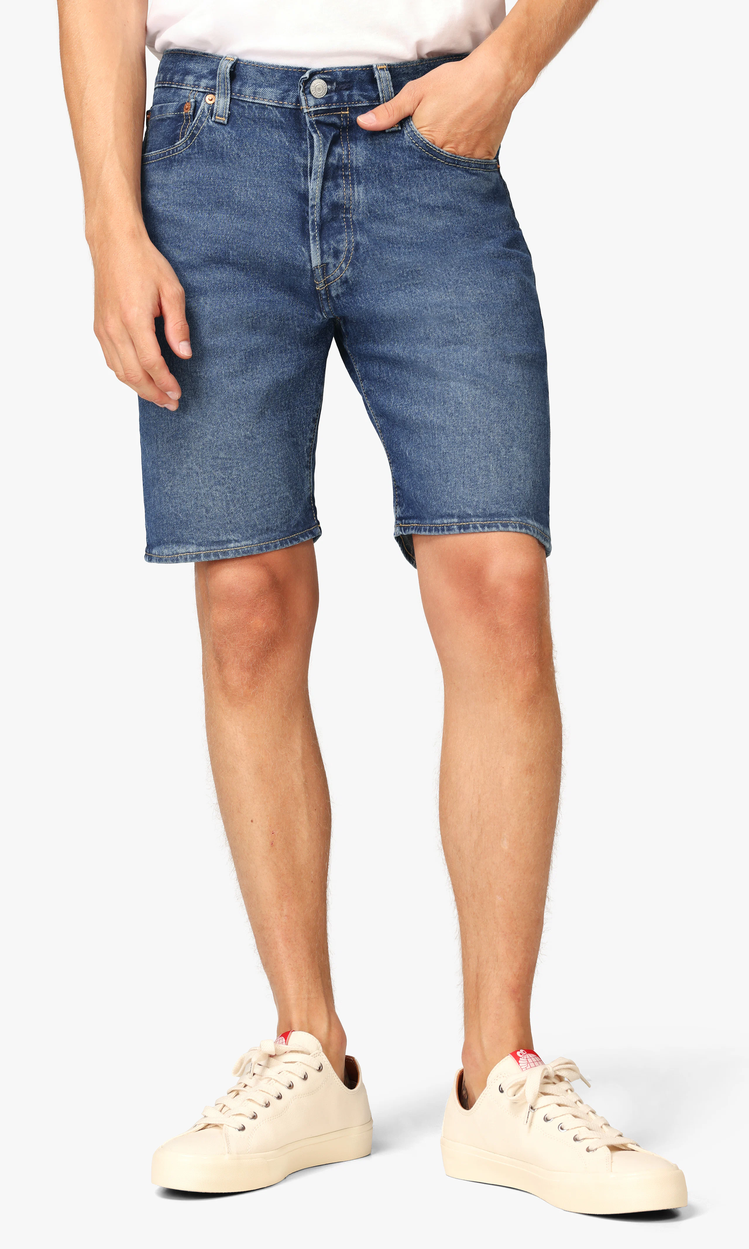 501® Hemmed Mørk Blå Shorts. Front. Model.
