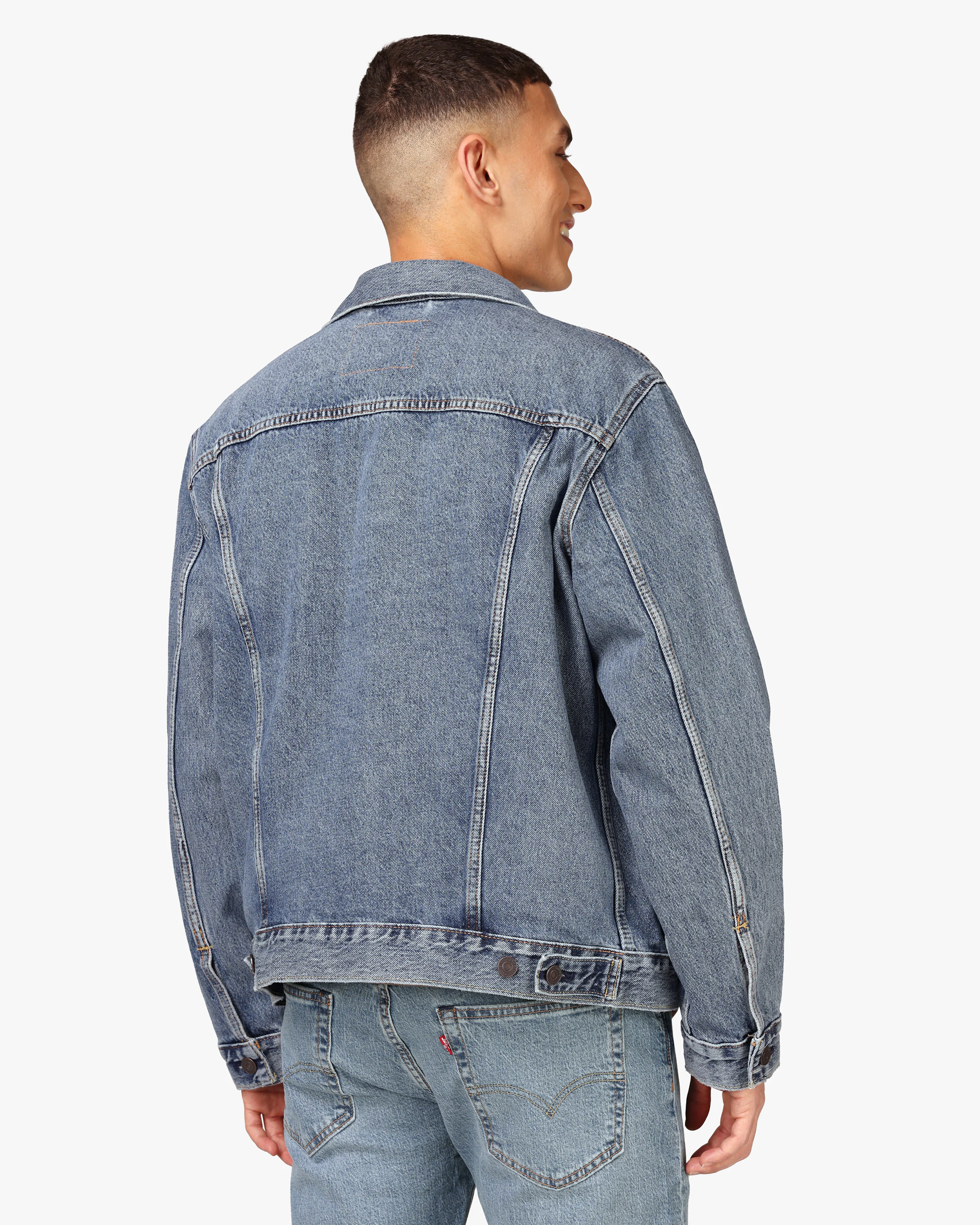 The Trucker Medium Blå Jacka. Back. Model.