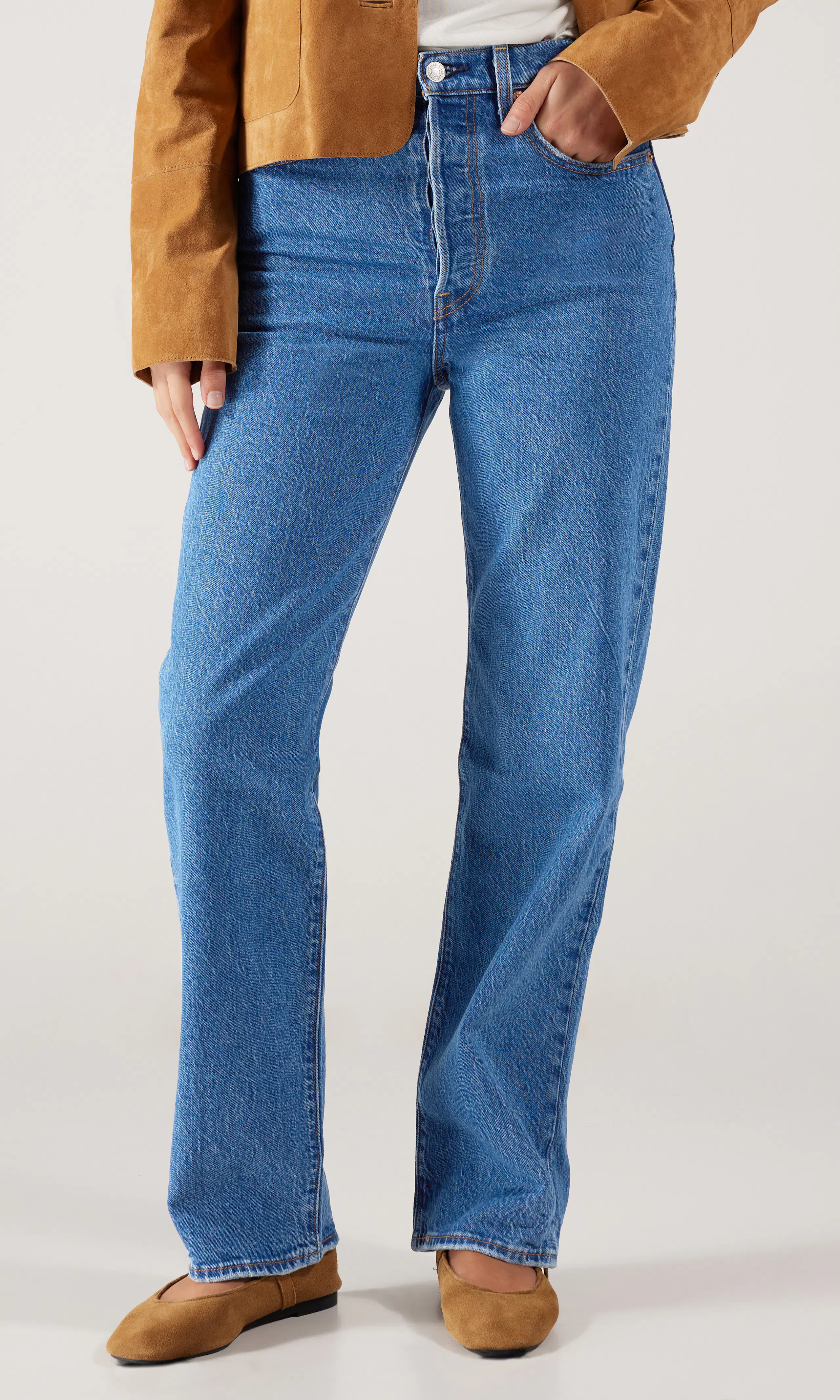 Ribcage Straight Ankle Medium Blå Jeans. Front. Model.