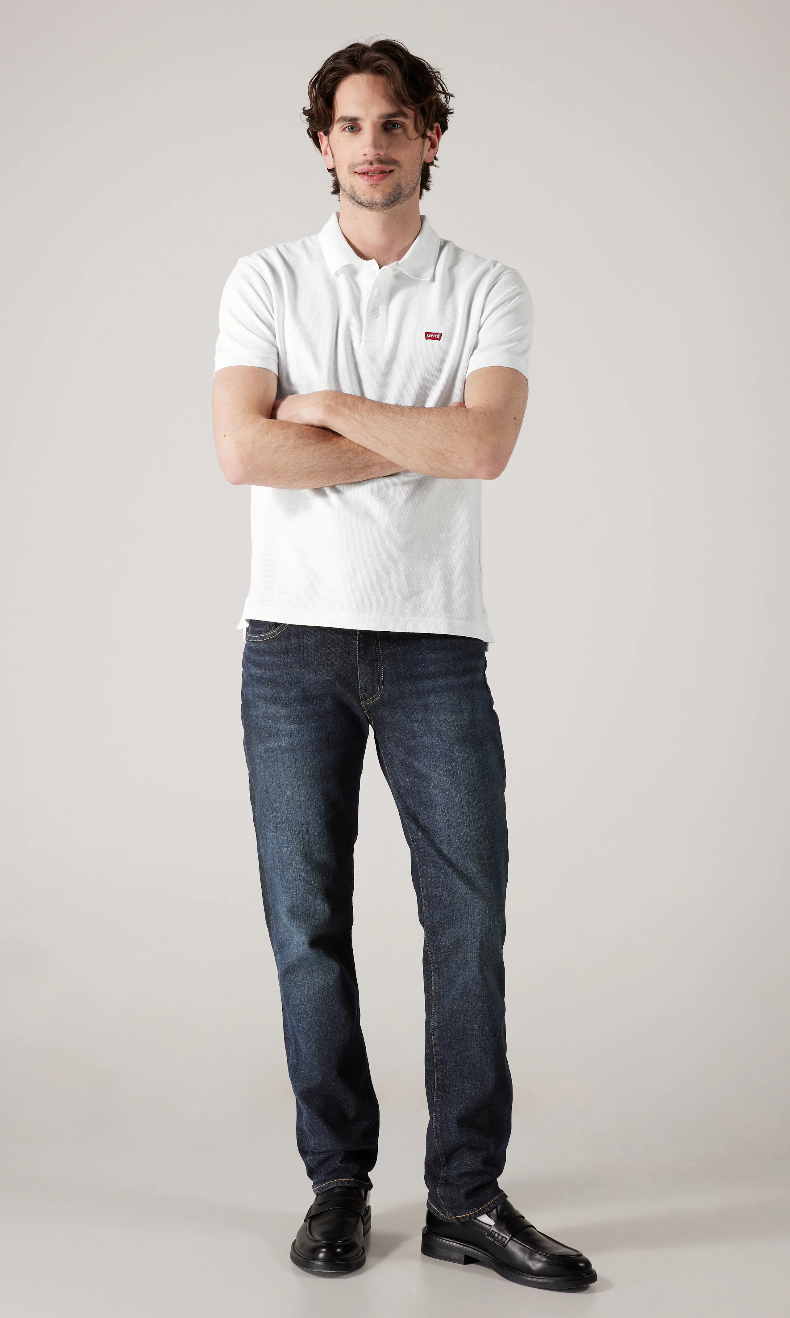 Housemark Vit Polo Piké. Front 1. Model.