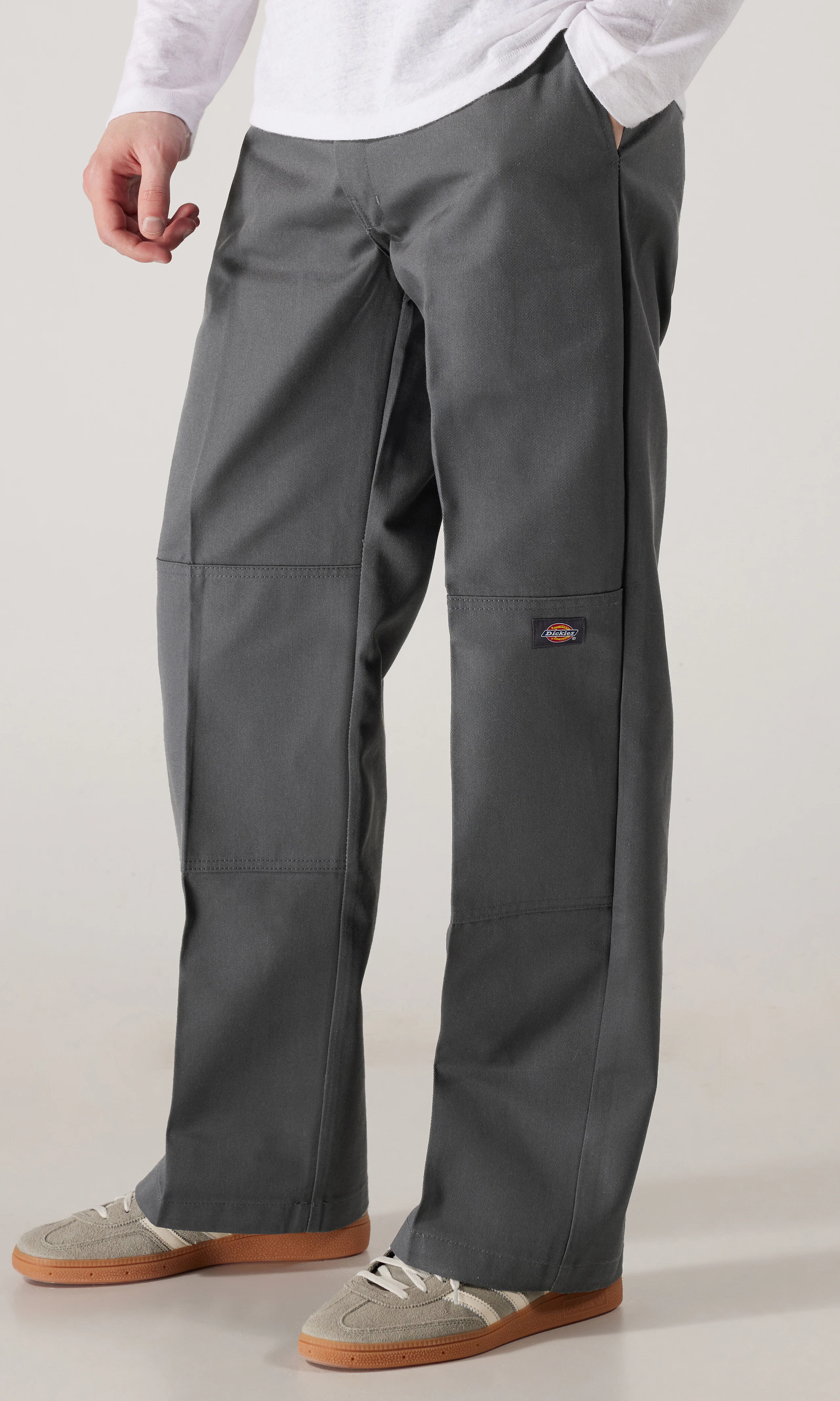 Double Knee Rec Harmaa Housut. Front. Model.