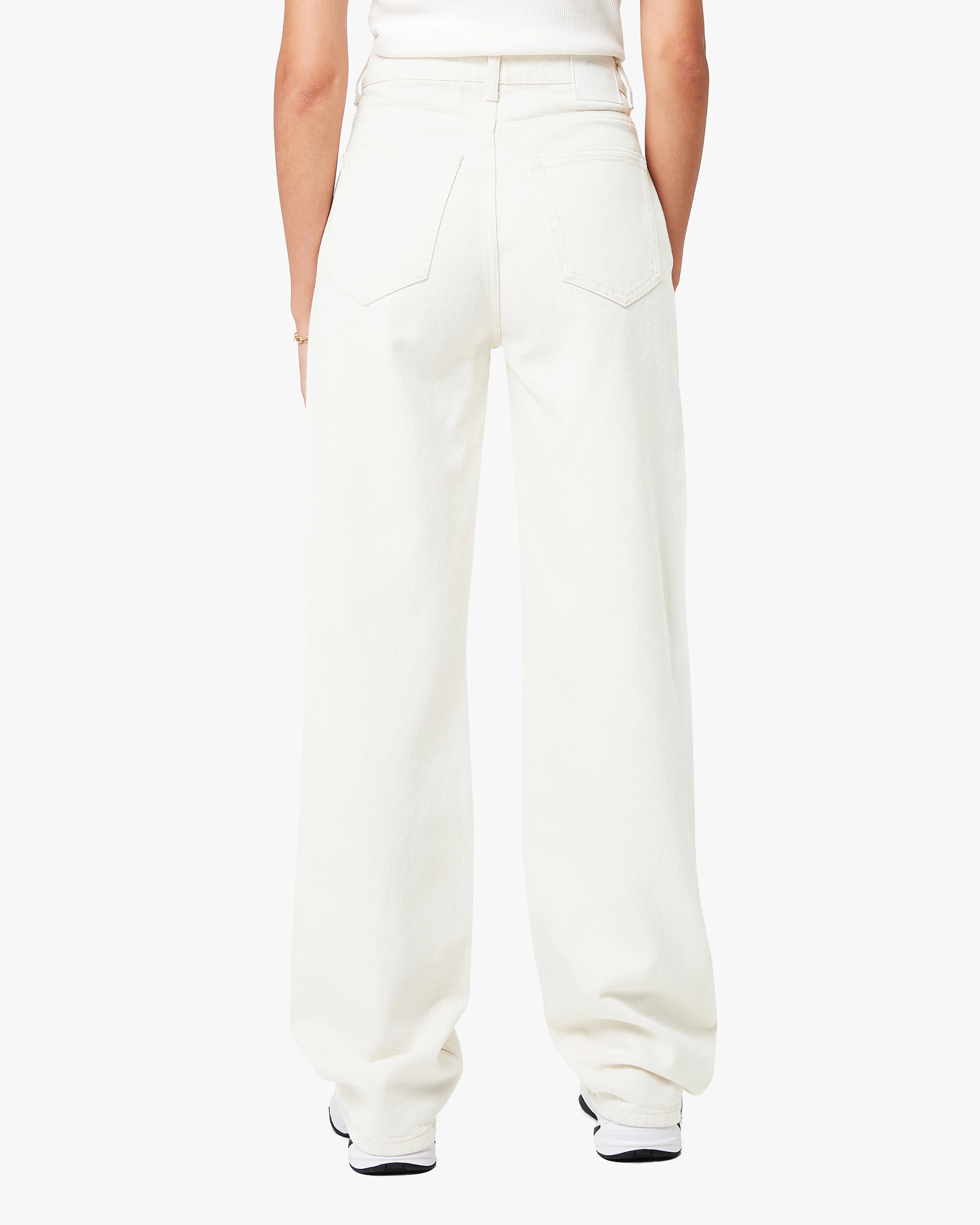 Regular Wide Jeans. Back. Model.