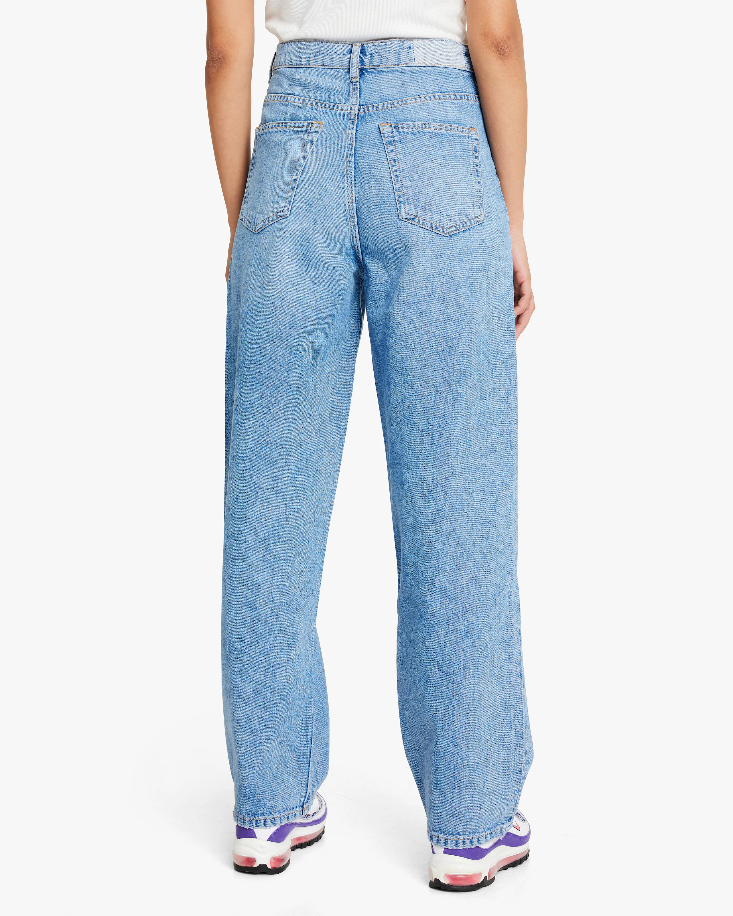 Roomy Mist Jeans. Back. Model.