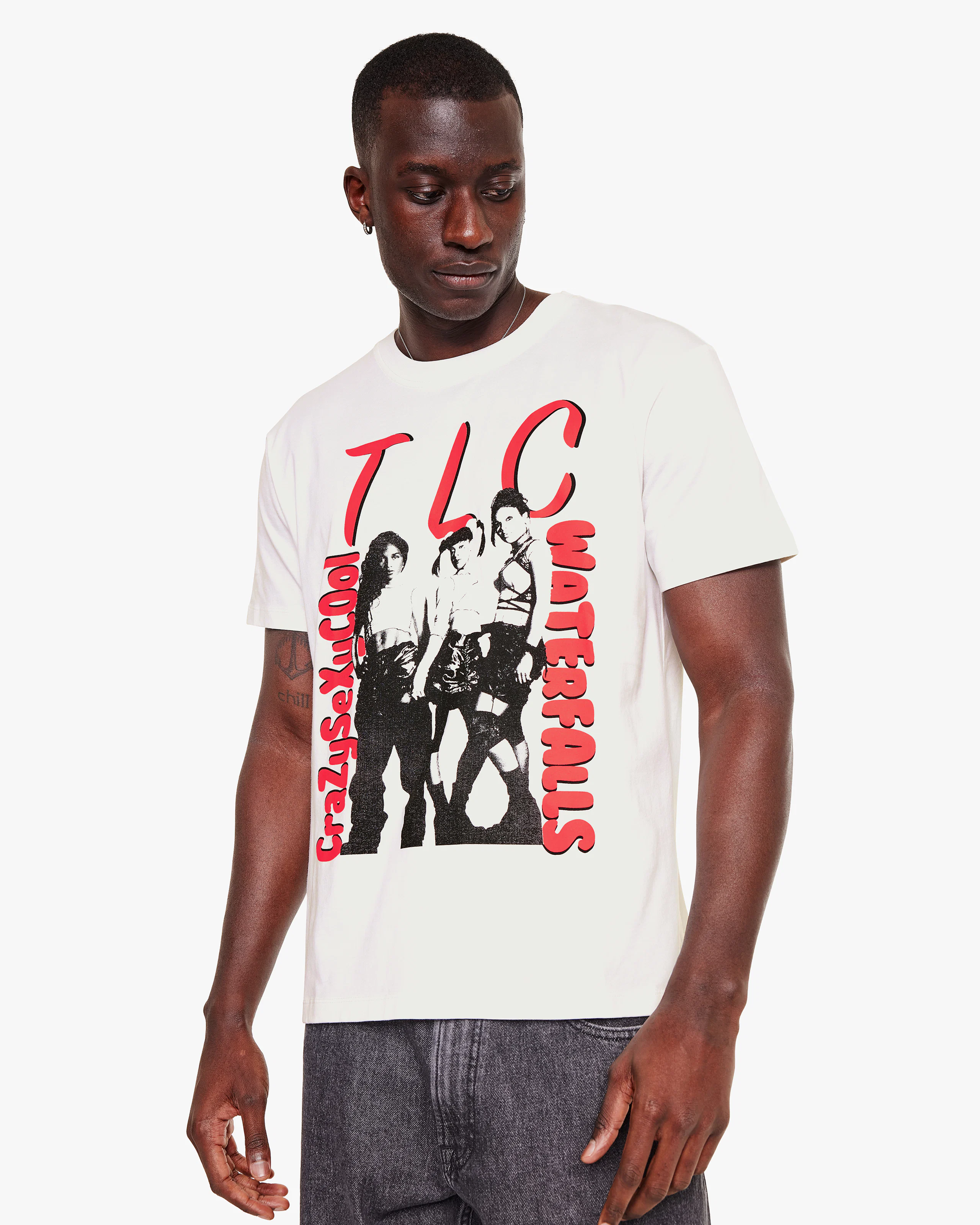 TLC Standard Fit T-Paita. Front 3. Model.