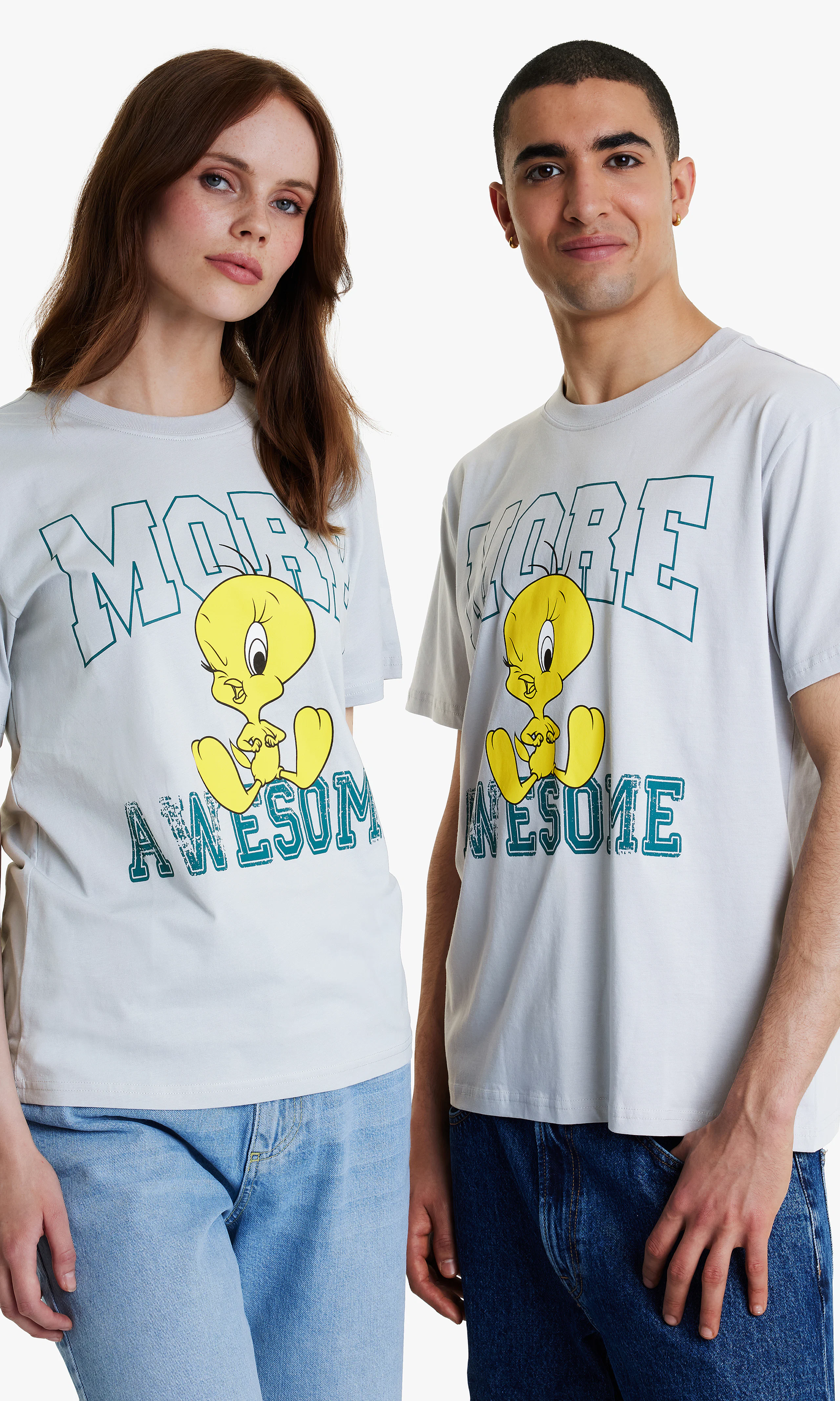 Tweety Standard Fit T-Skjorte. Front. Model.