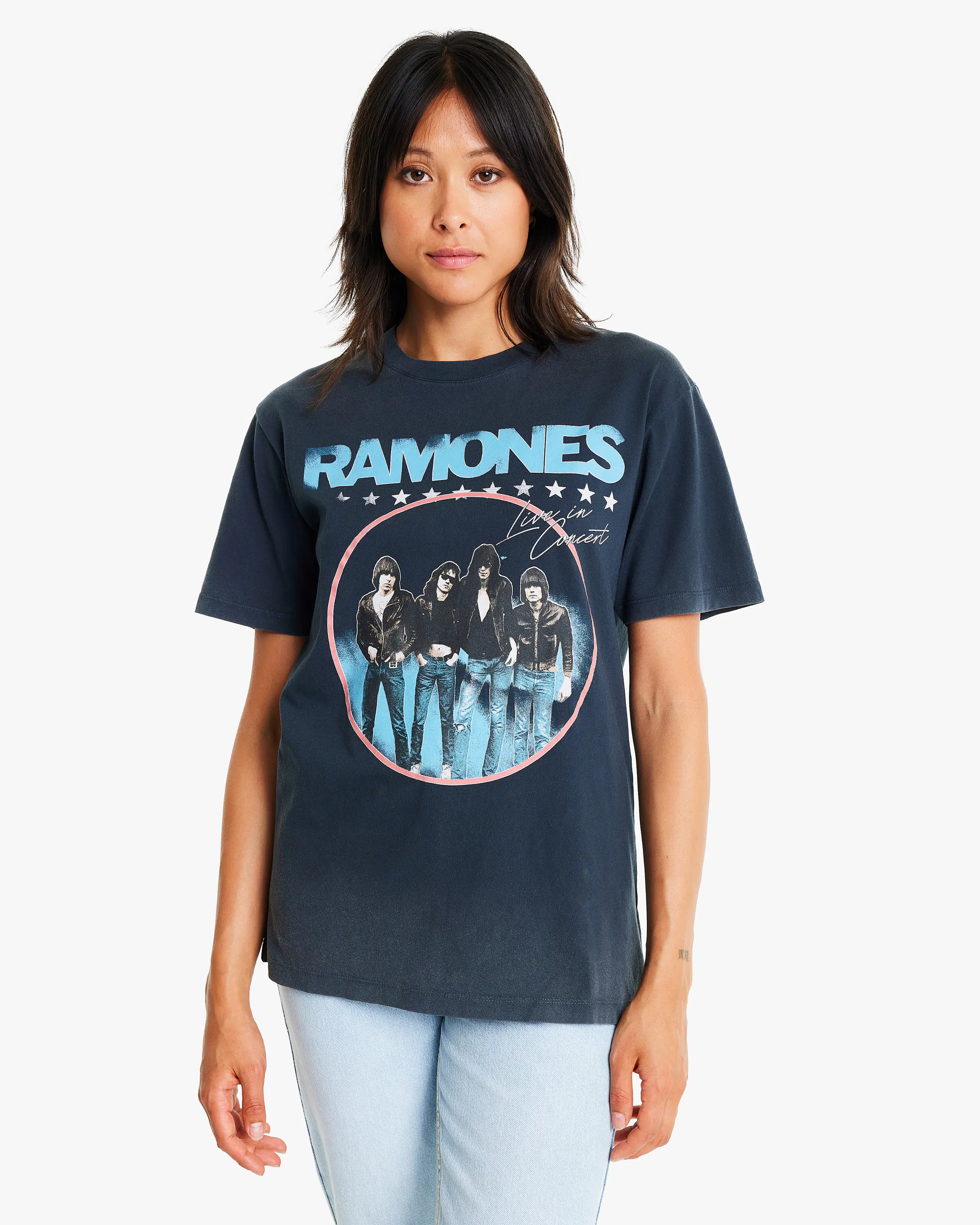 Ramones Standard Fit T-Skjorte. Front 2. Model.