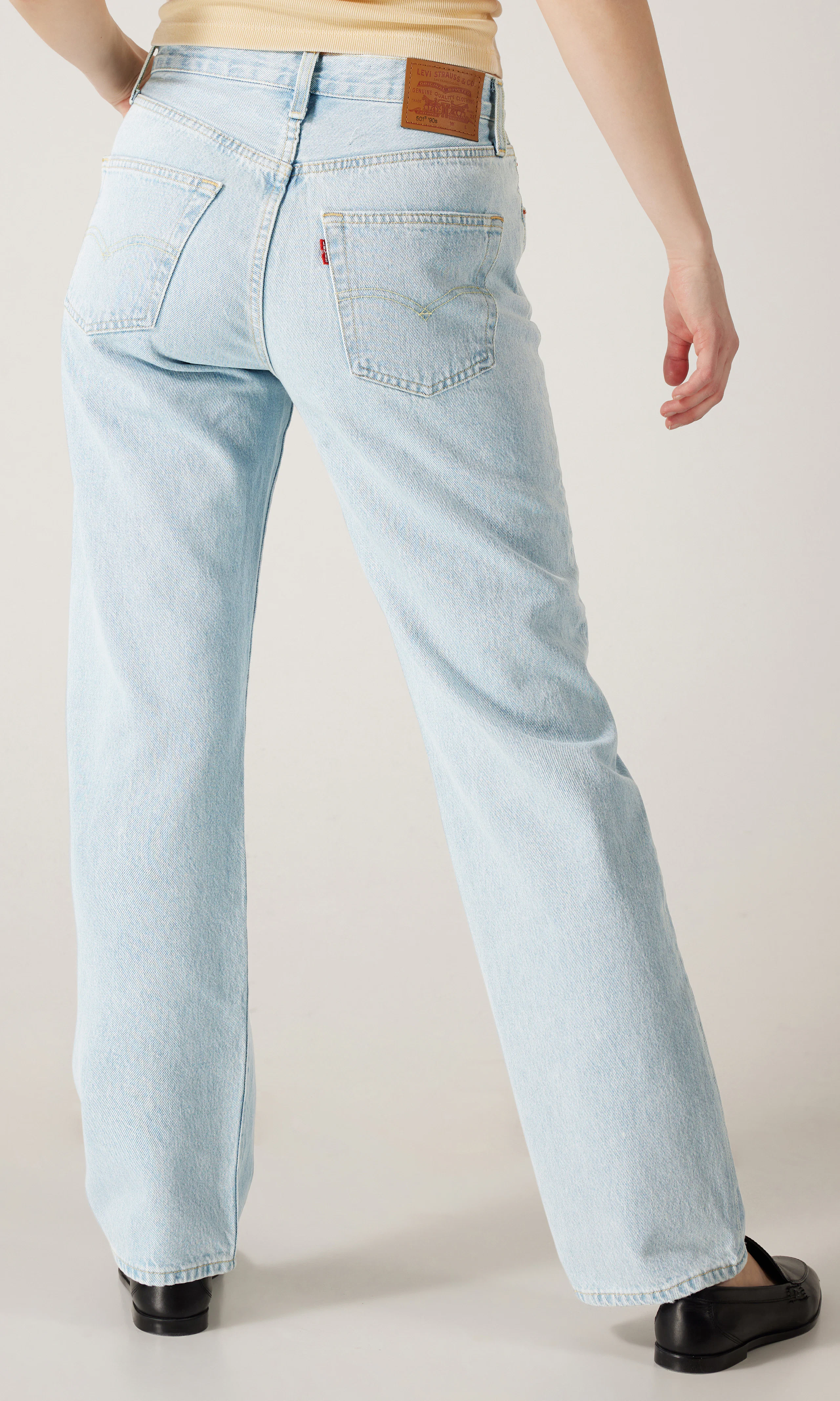 501® '90s Lys blå Jeans. Back. Model.