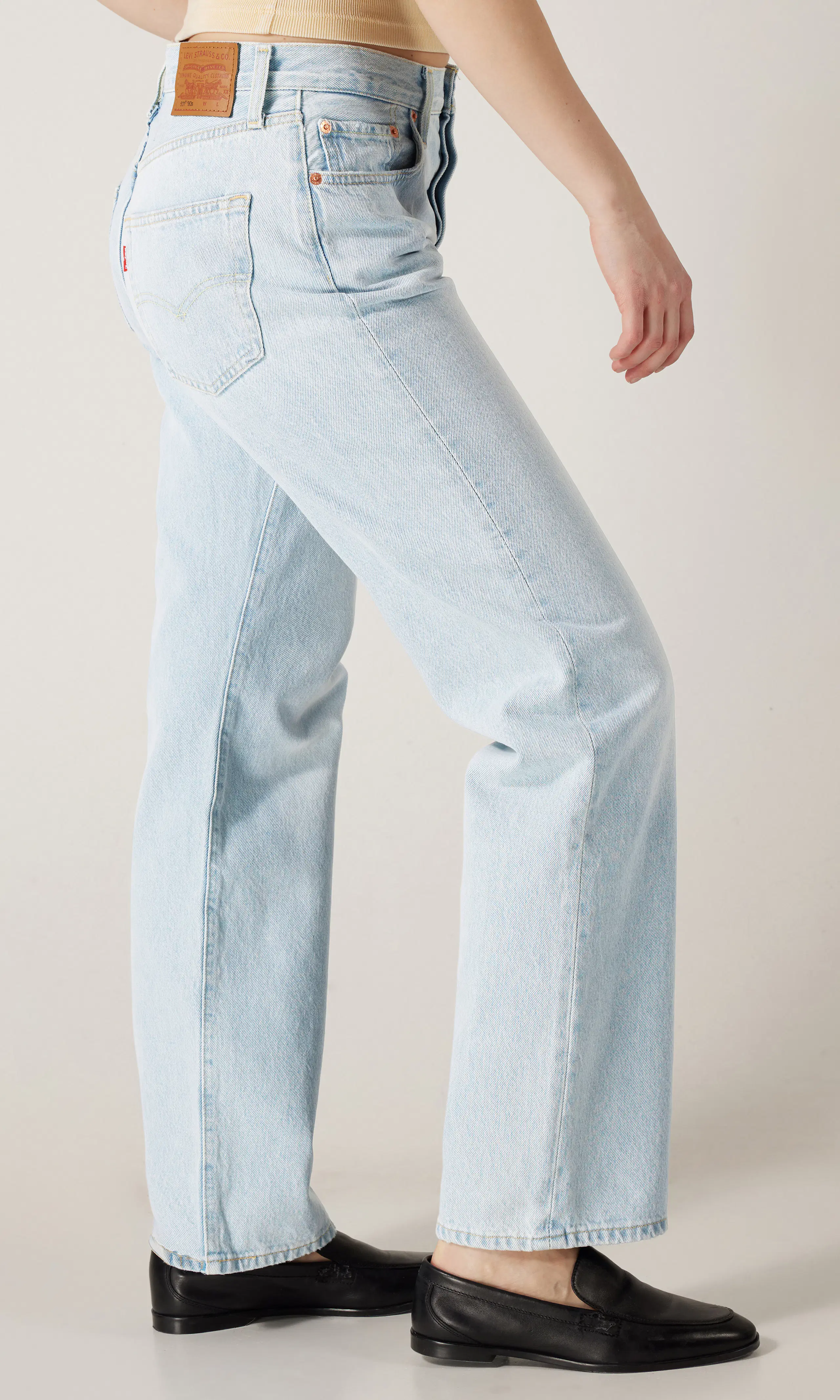 501® '90s Lys blå Jeans. Front 2. Model.