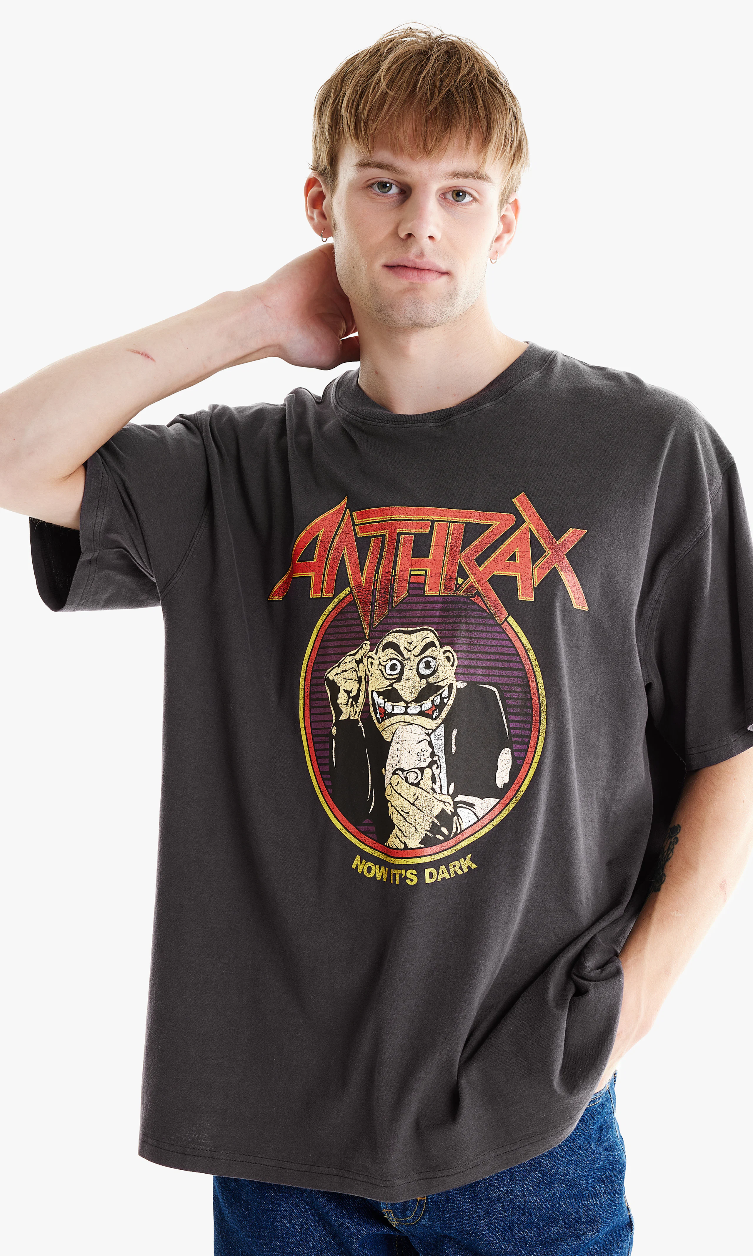 Anthrax Loose Fit T-Paita. Front 2. Model.