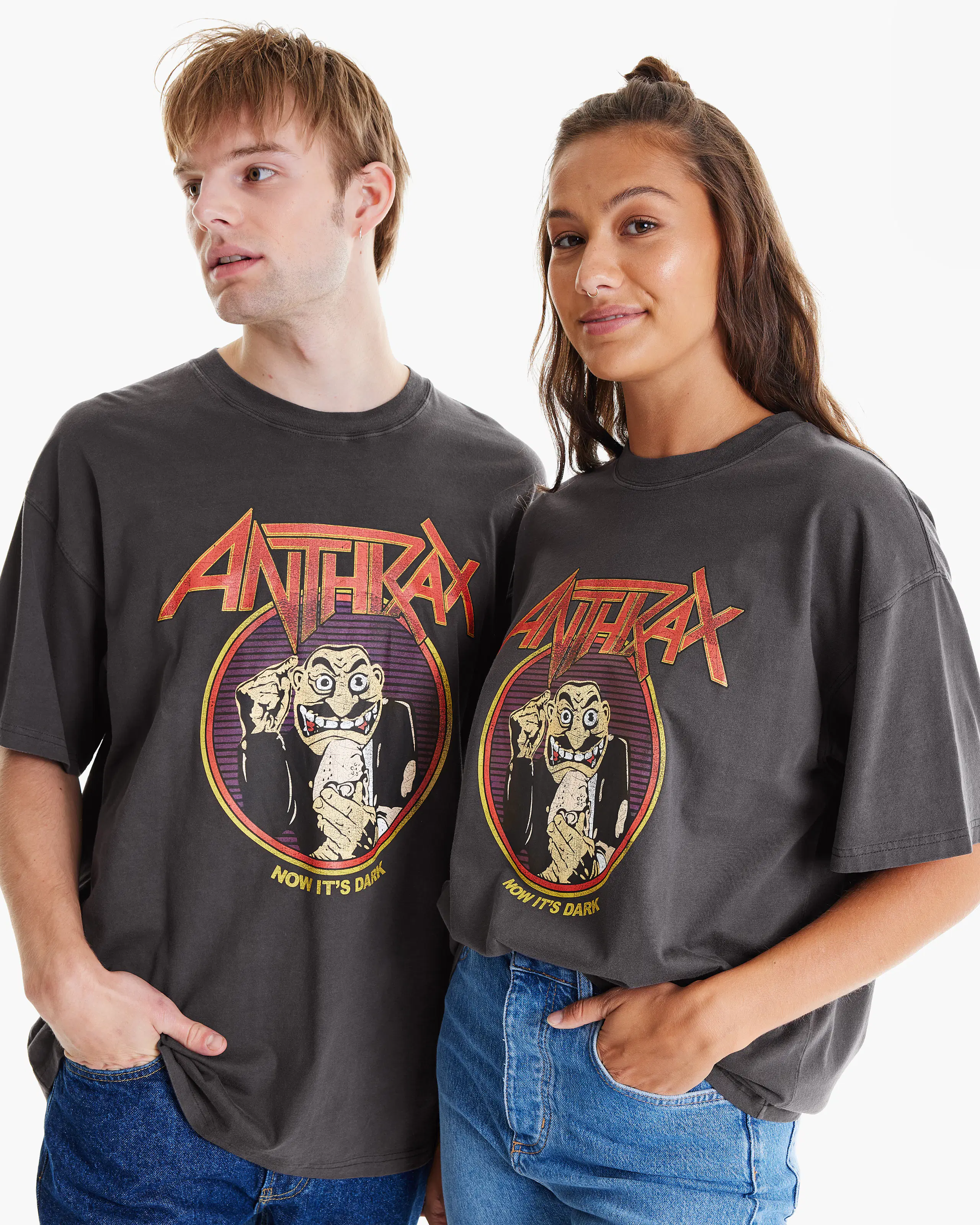 Anthrax Loose Fit T-Paita. Front. Model.