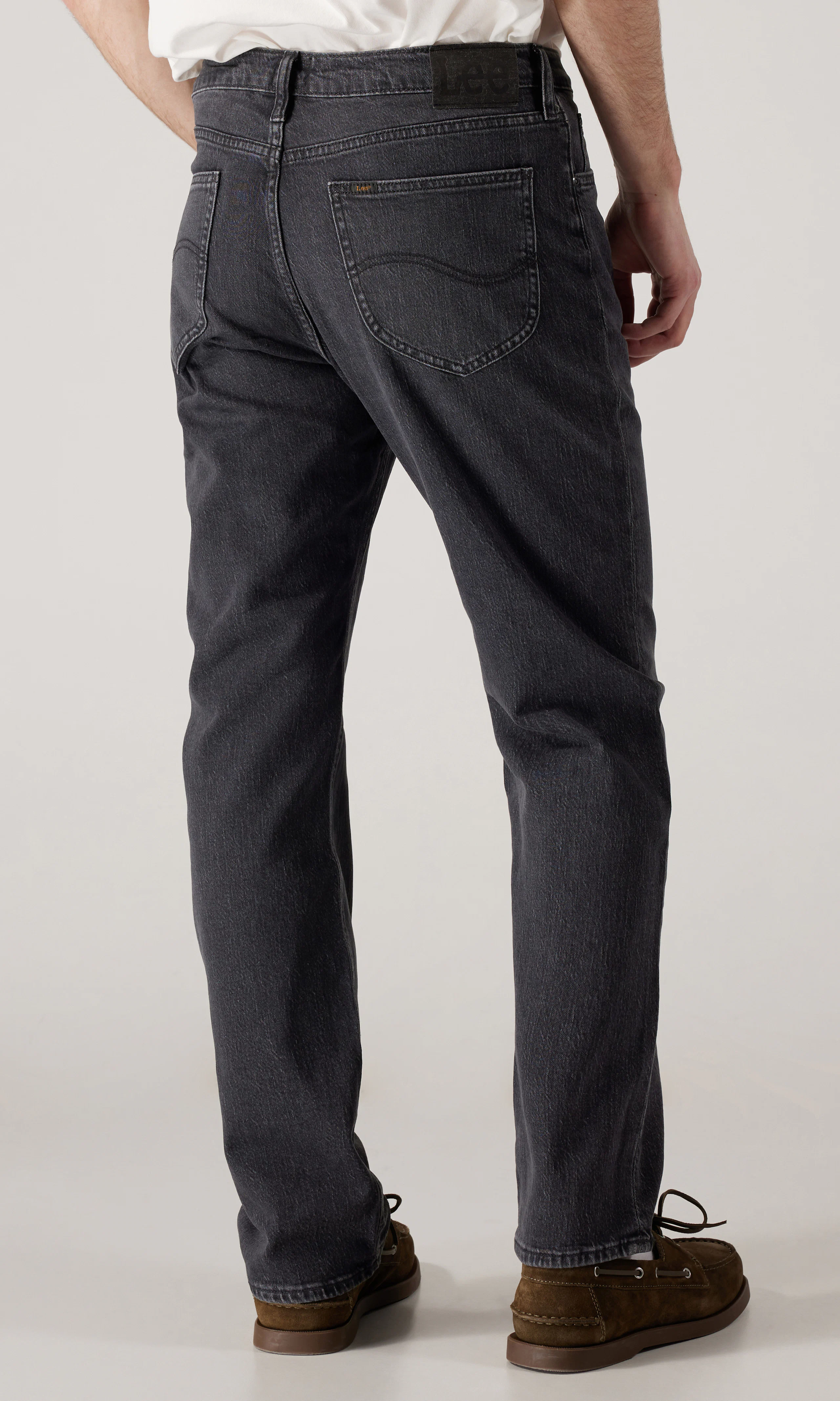 West Svarta Jeans. Back. Model.