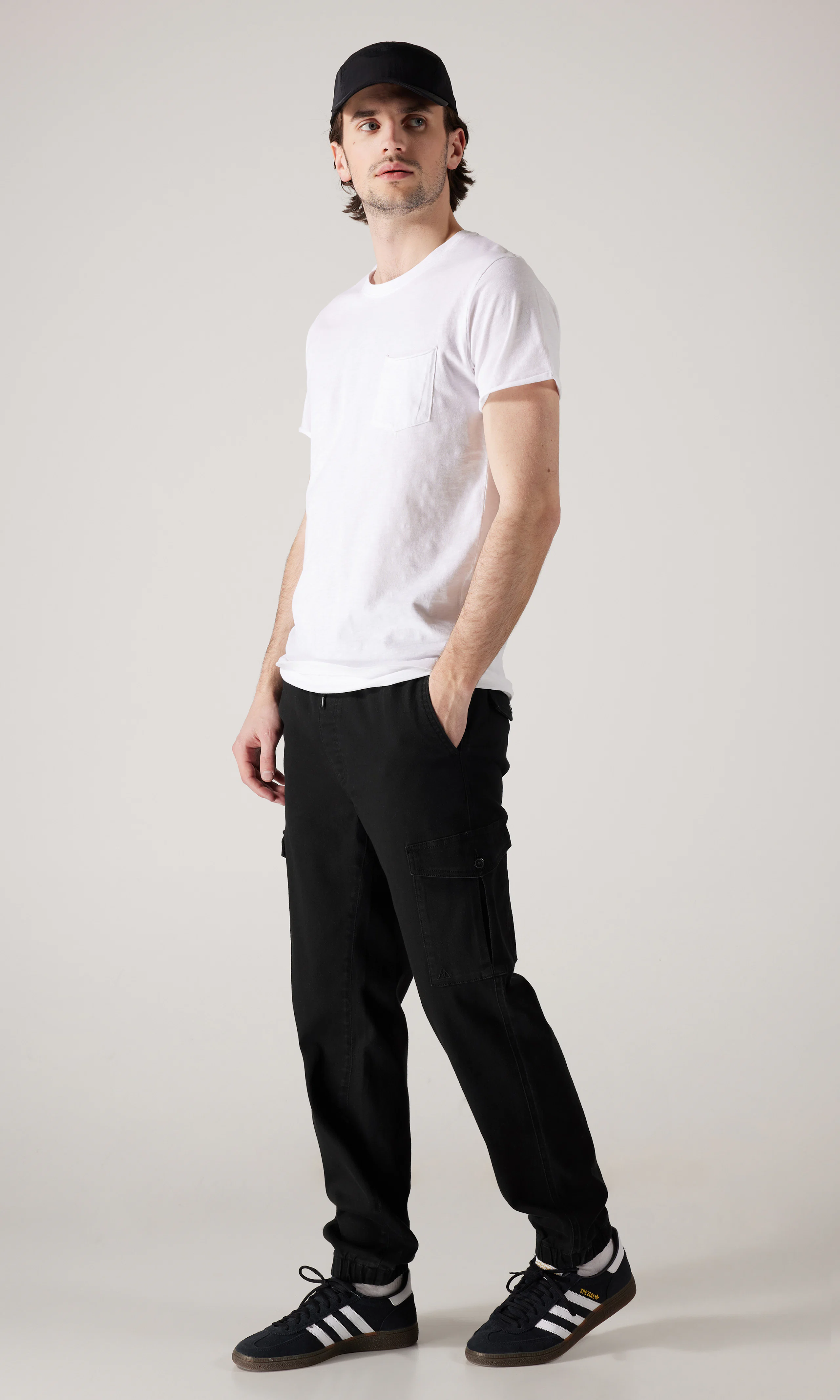 Buzz T-Paita. Front 1. Model.