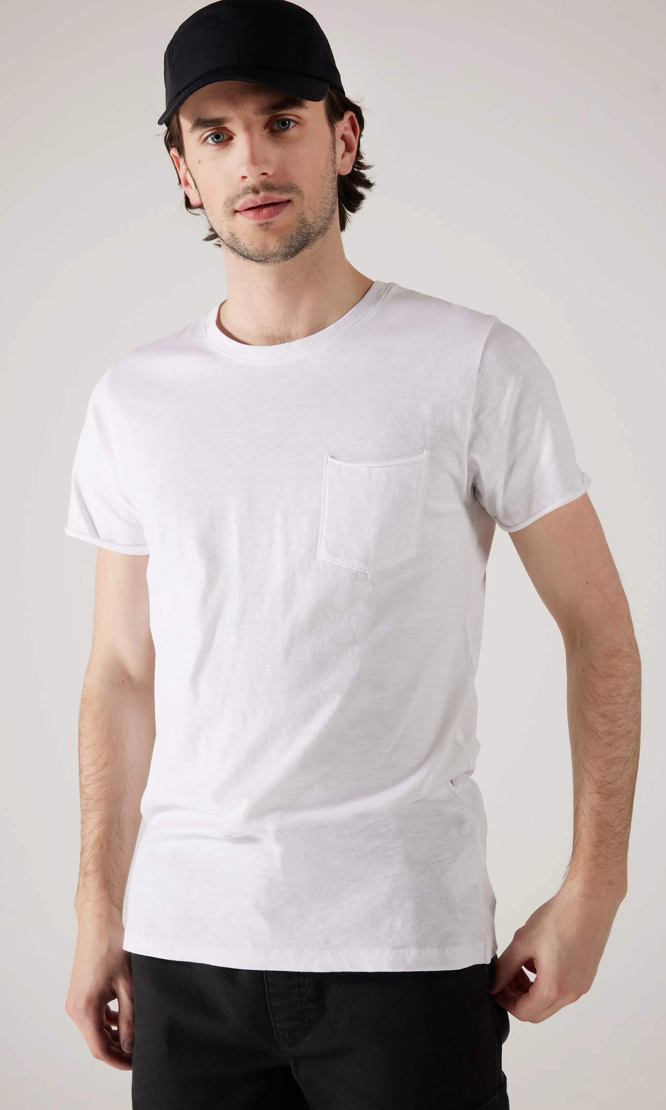 Buzz T-Paita. Front. Model.
