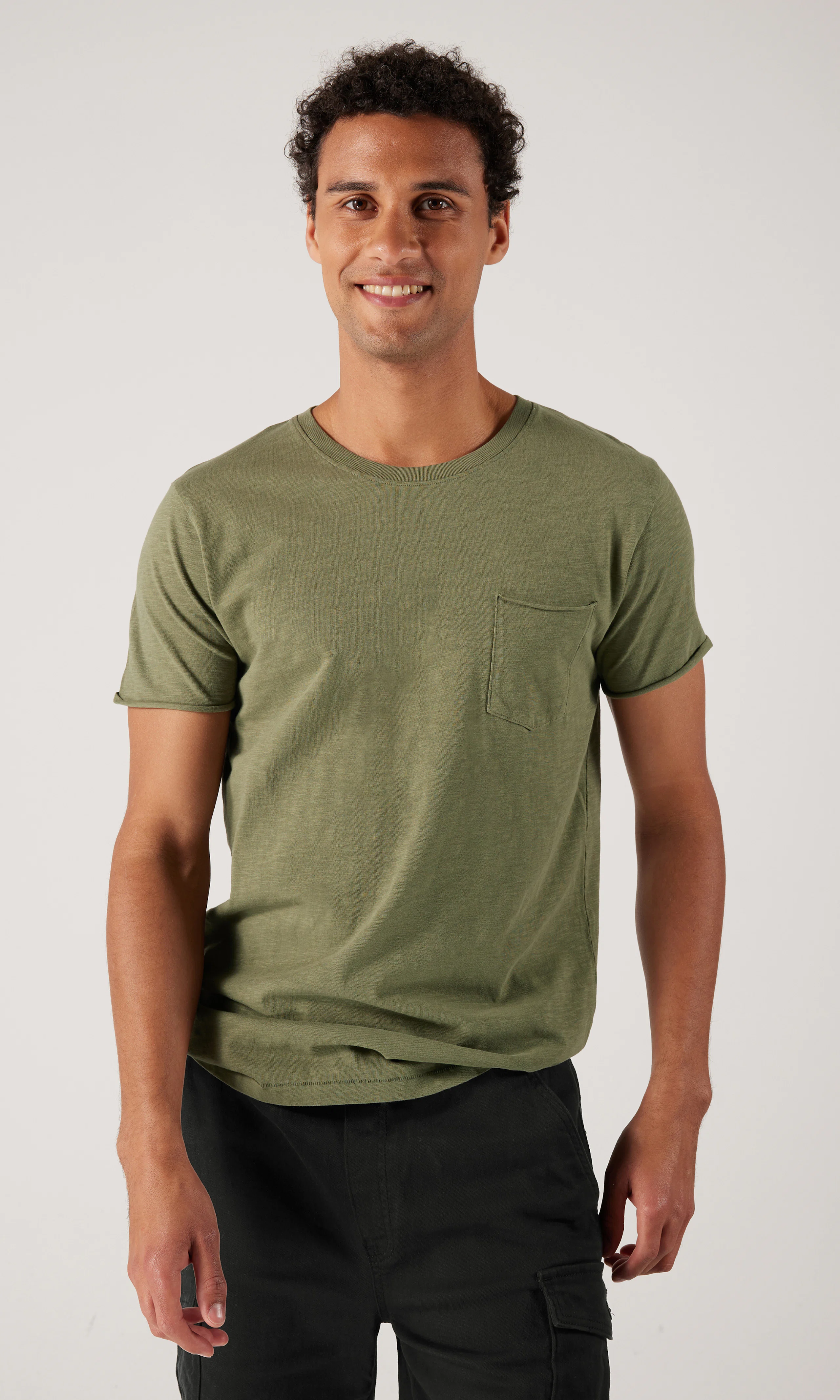 Buzz T-Paita. Front. Model.