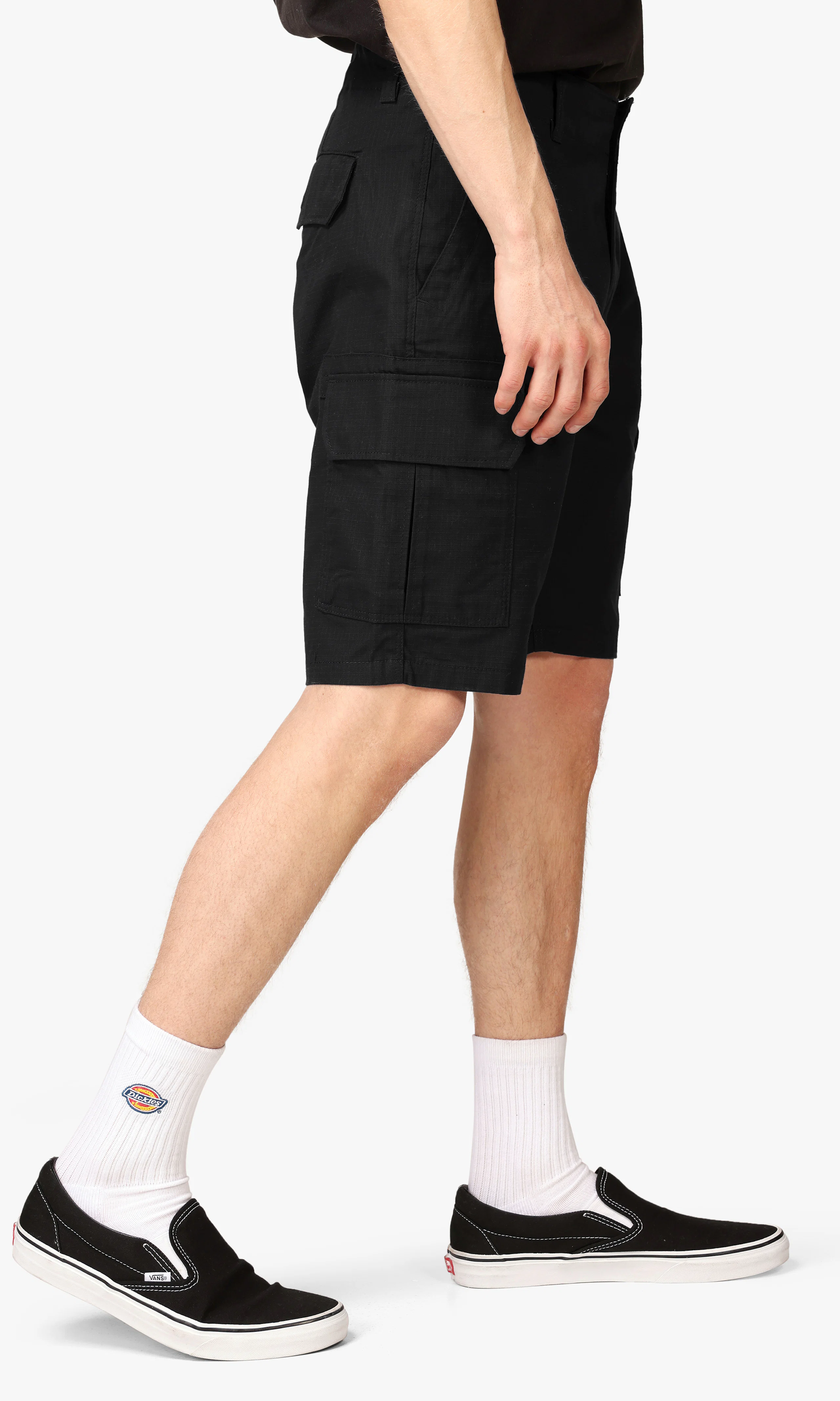 Millerville Mustat Reisitaskushortsit. Front 3. Model.
