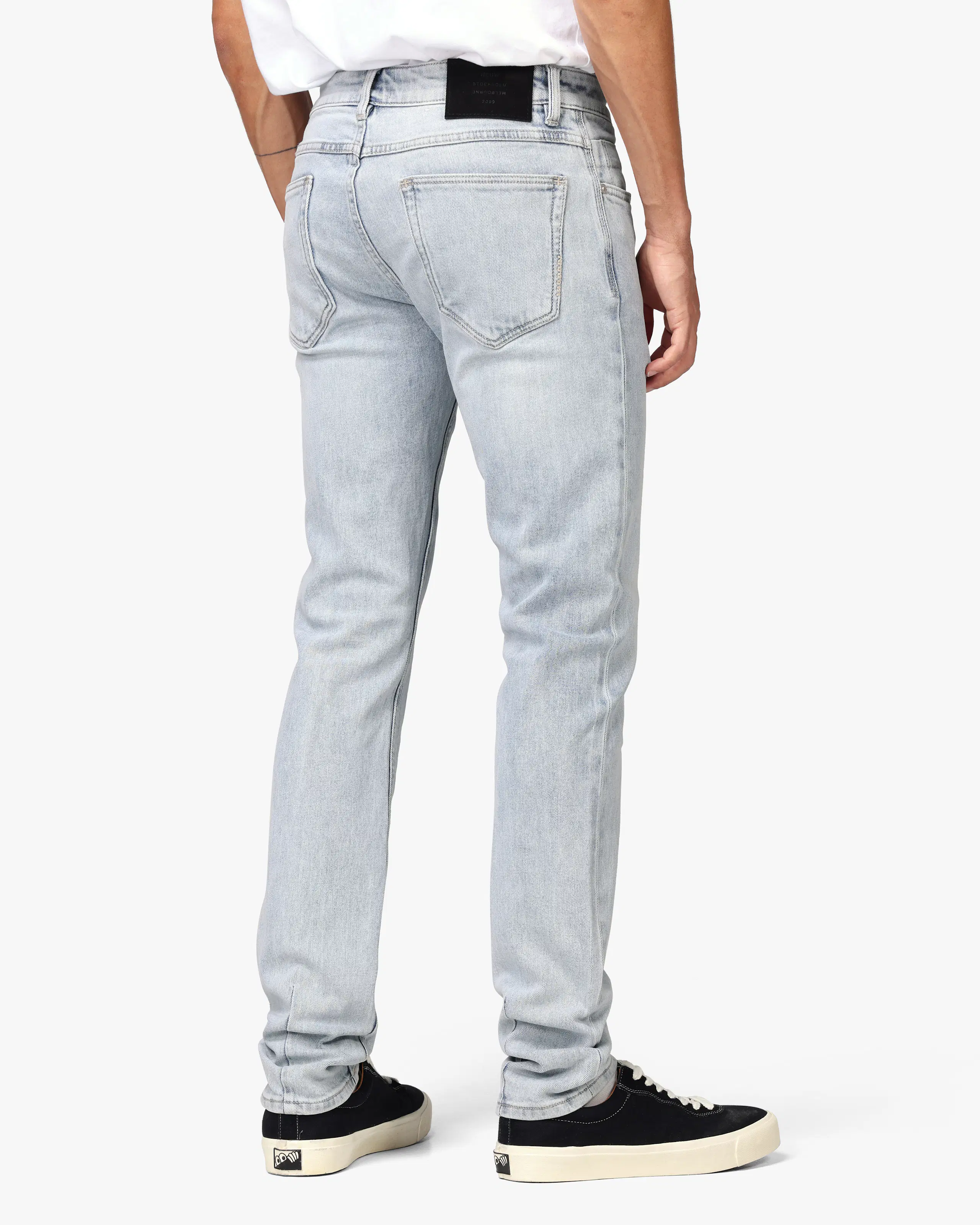 Iggy Skinny Lys Blå Jeans. Back. Model.