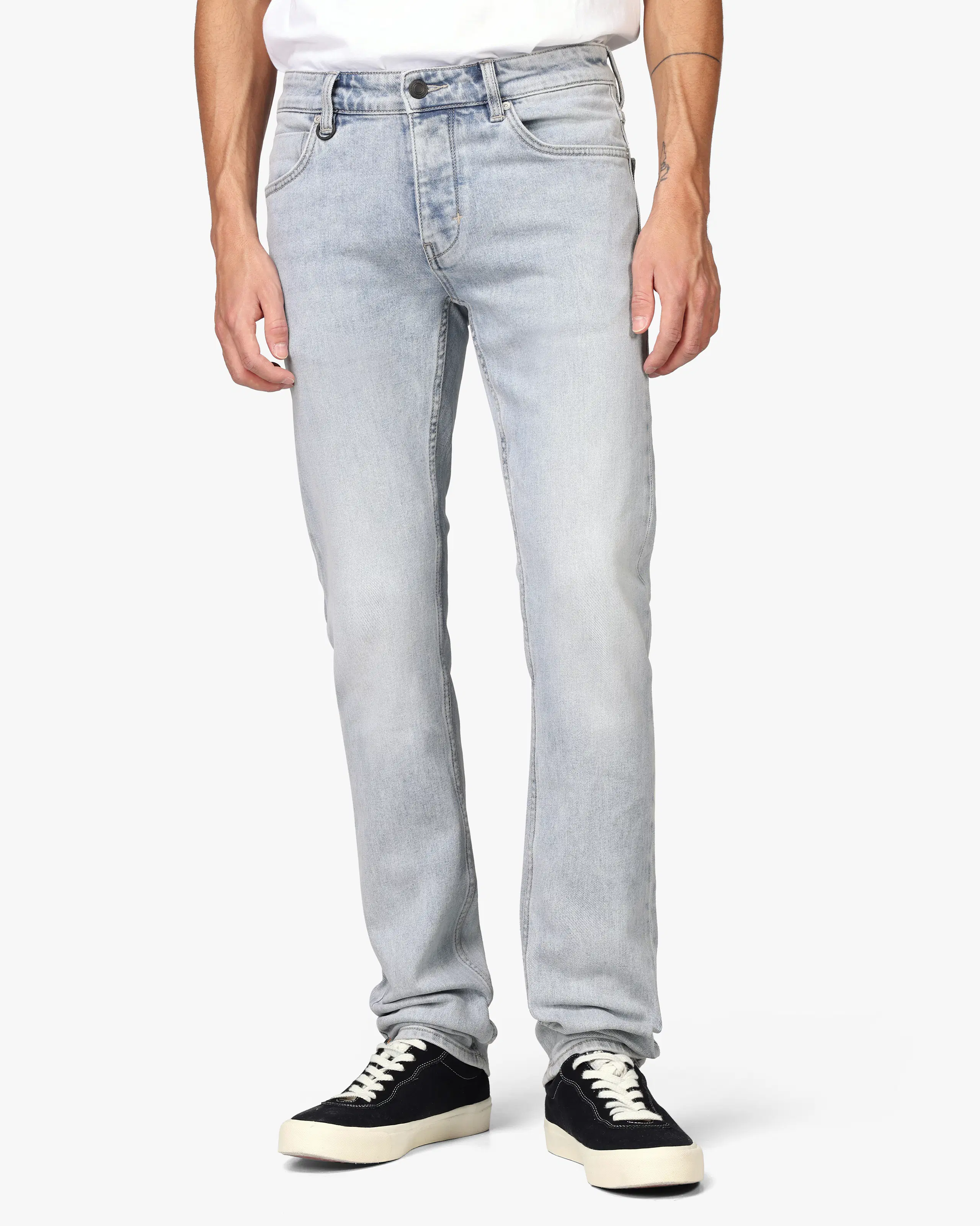 Iggy Skinny Lys Blå Jeans. Front. Model.
