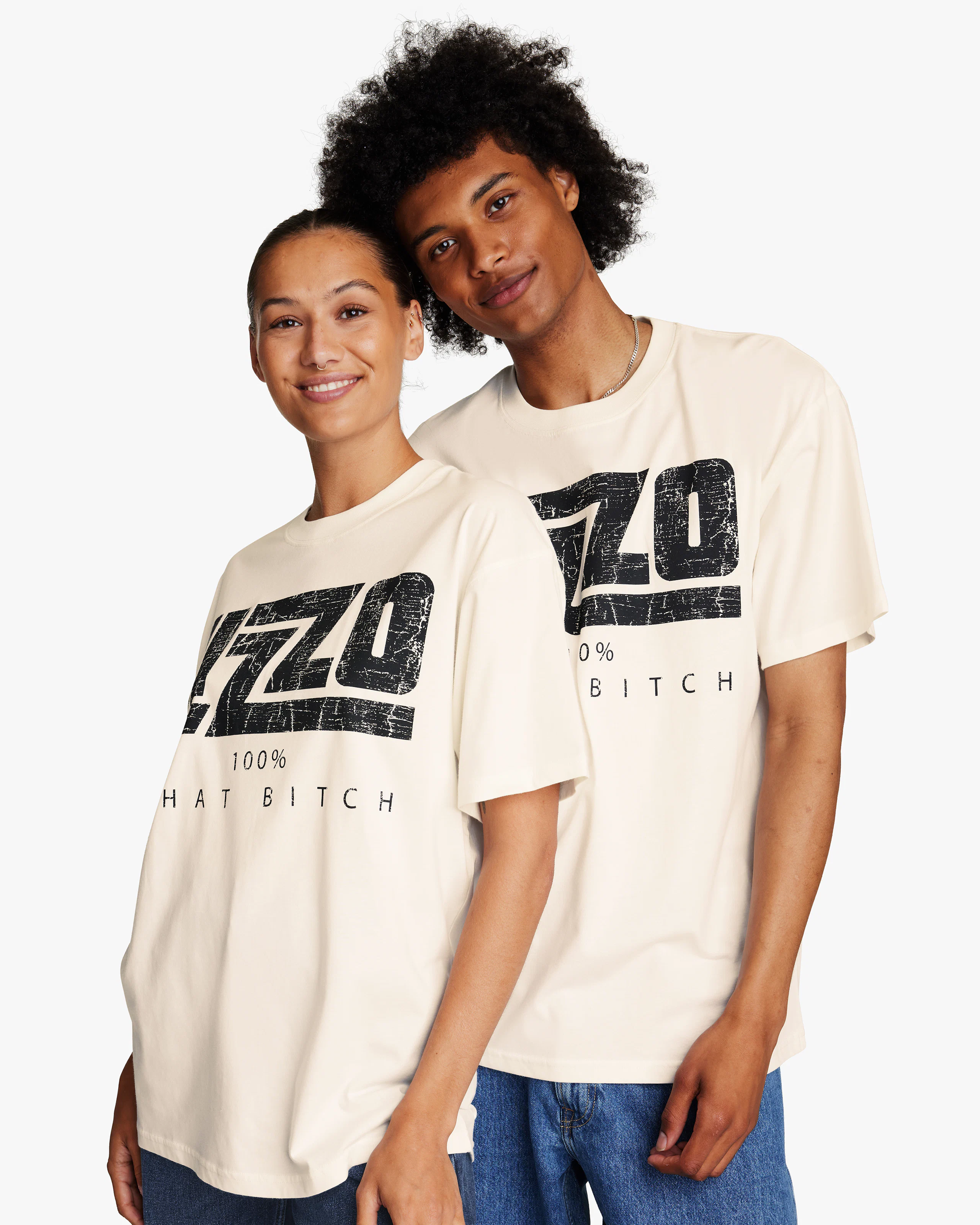 Lizzo Loose Fit T-Skjorte. Front. Model.