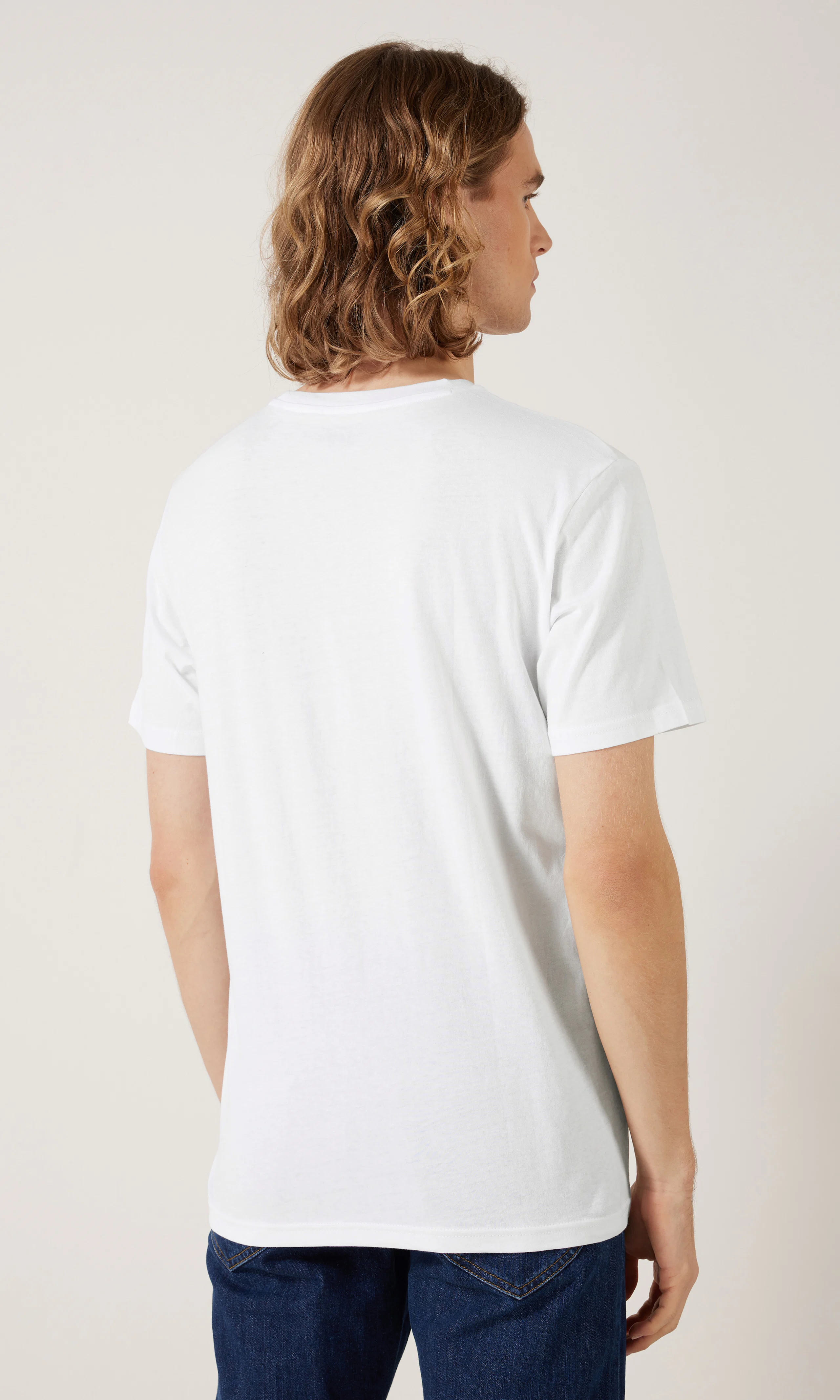 Wobbly Logo Valkoinen T-Paita. Back. Model.