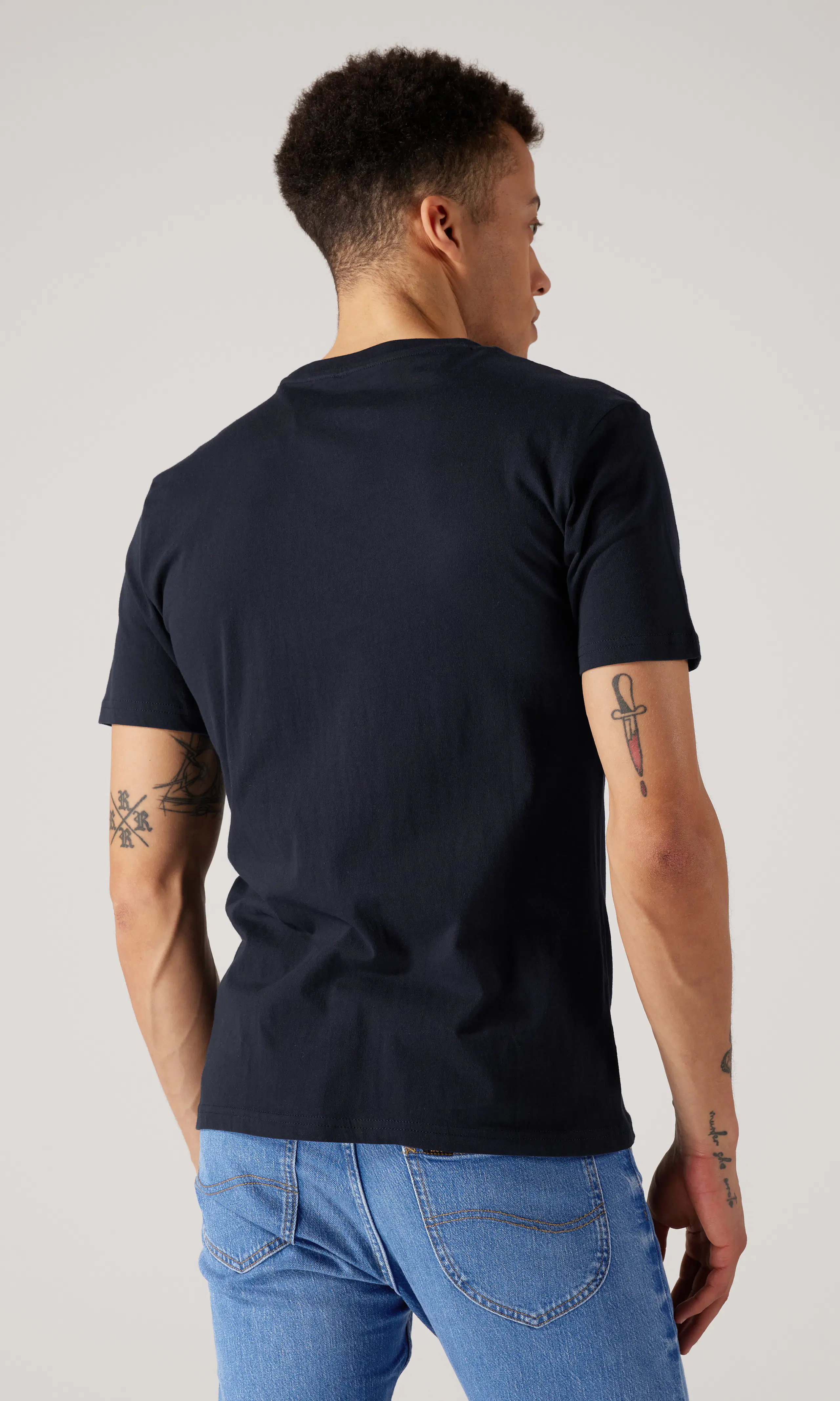 Wobbly Logo Blå T-Skjorte. Back. Model.