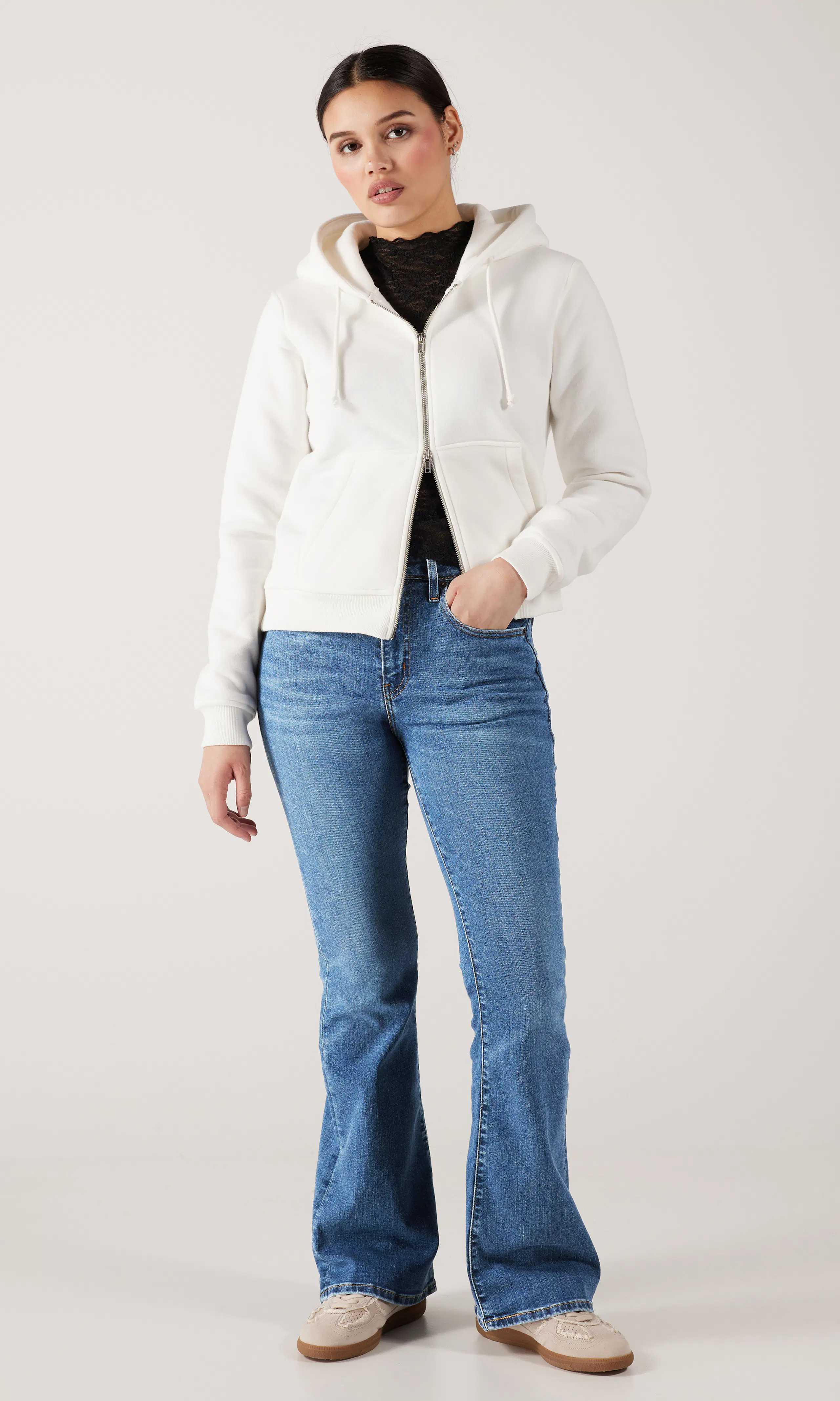 726™ High Rise Flare Mørk Blå Jeans. Front 1. Model.