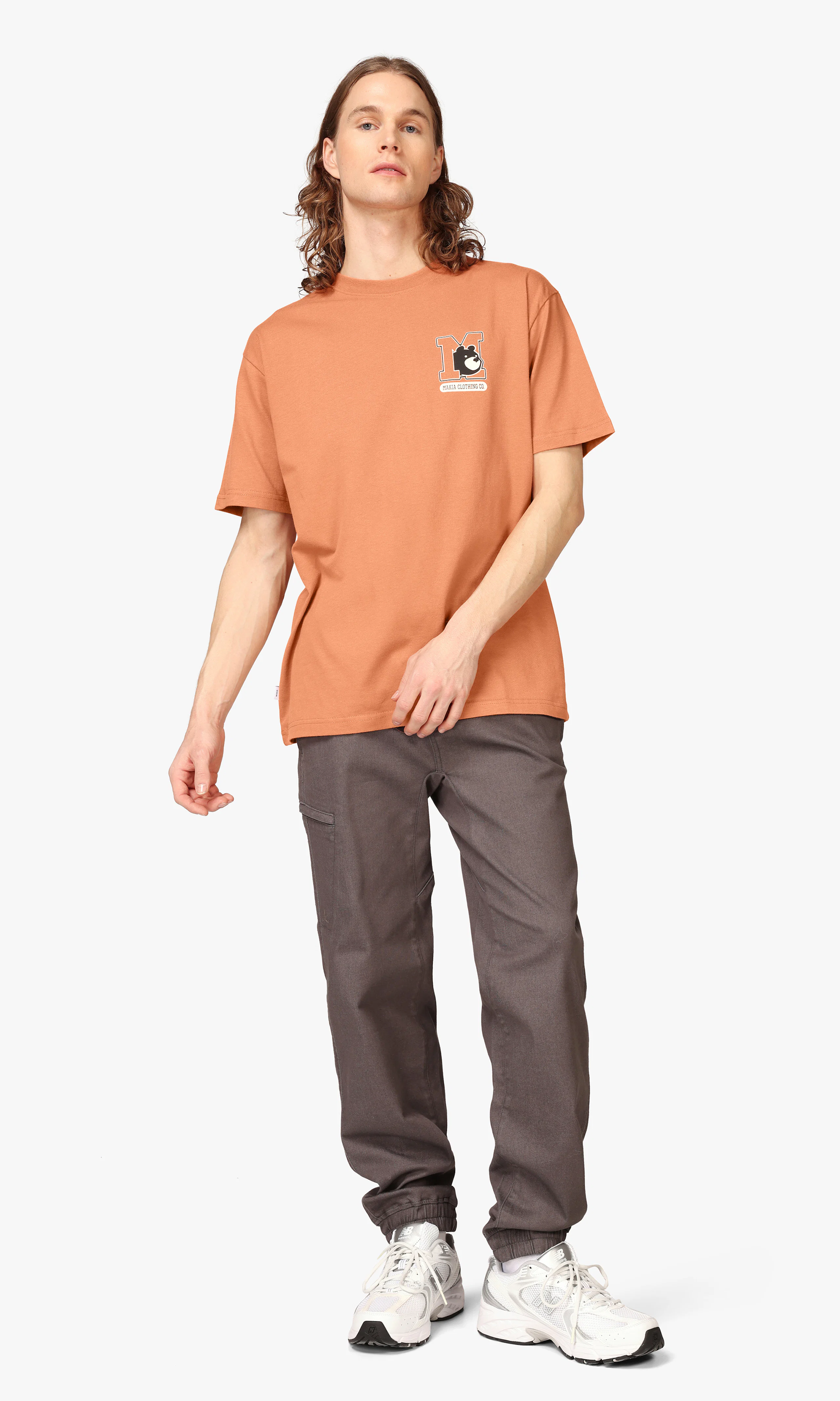 Starkaste Grå T-Shirt. Front 1. Model.