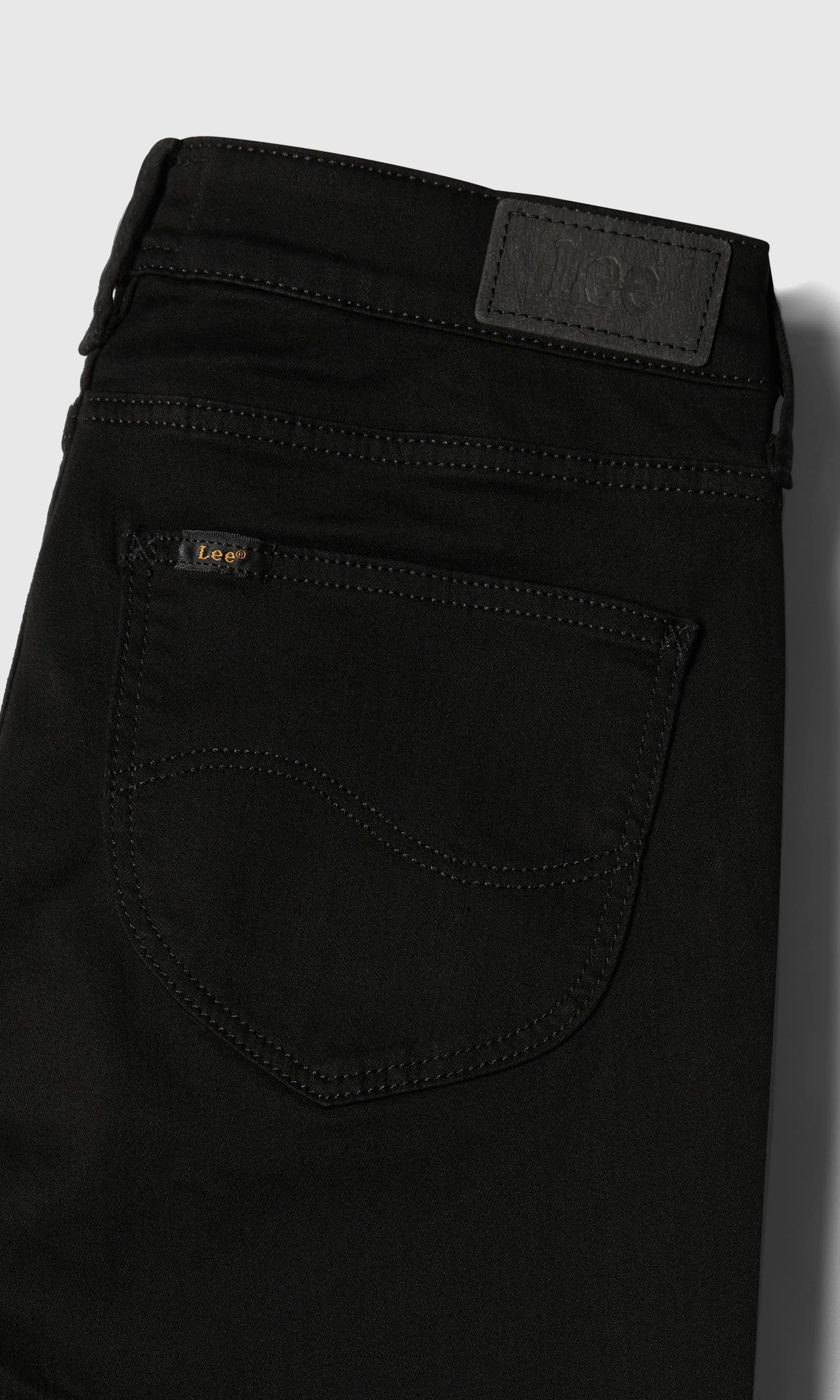 Scarlett Svarta Jeans. Detail 1. Flat.