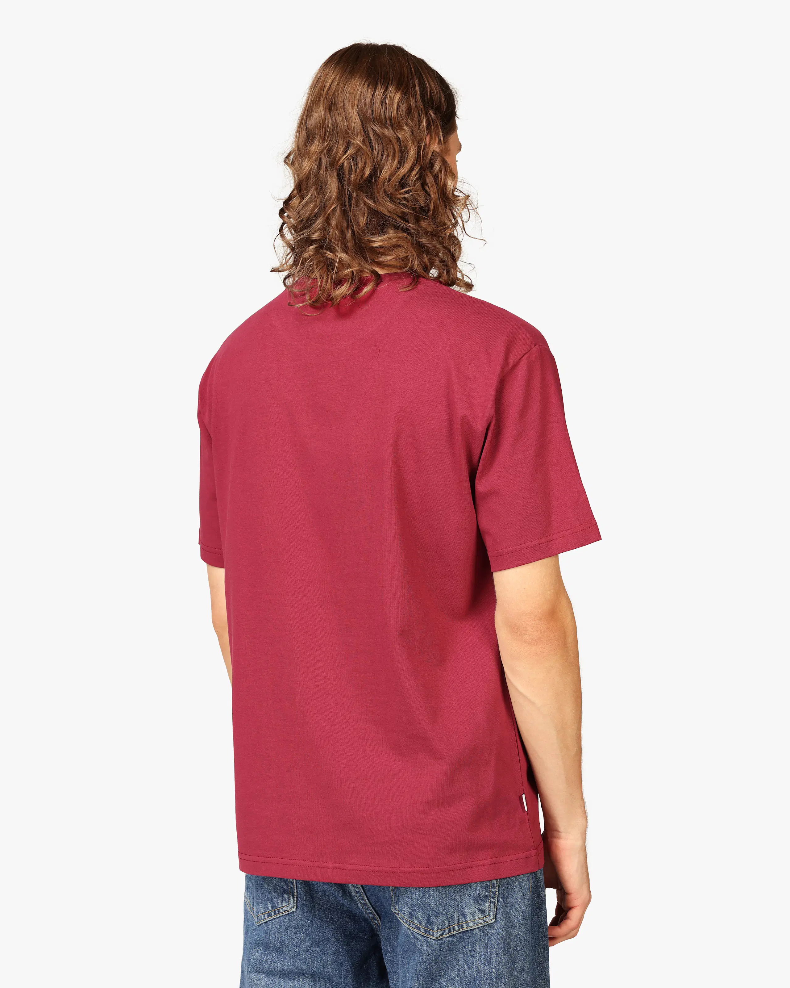 Folke Viininpunainen T-Paita. Back. Model.