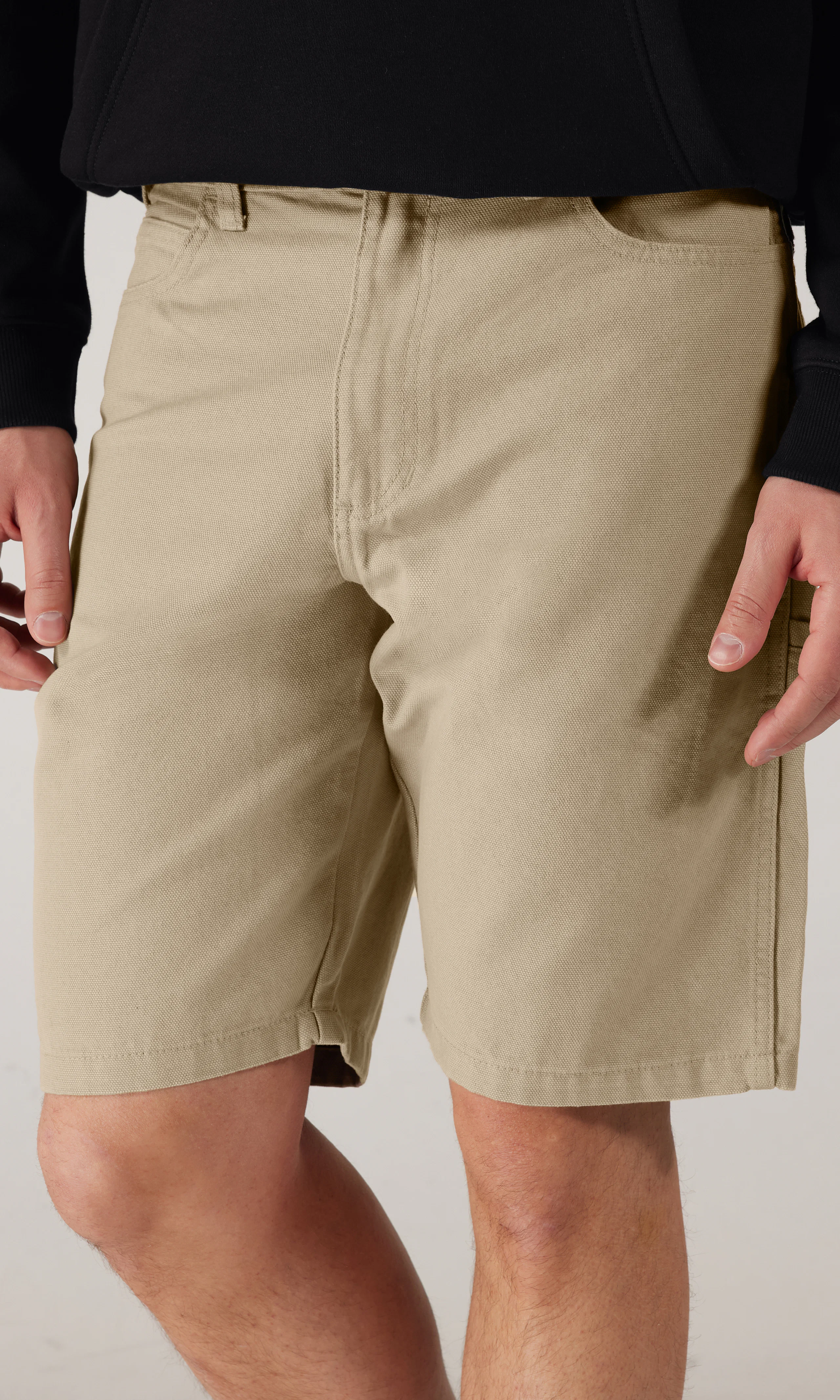Duck Canvas Ruskea Shortsit. Front. Model.