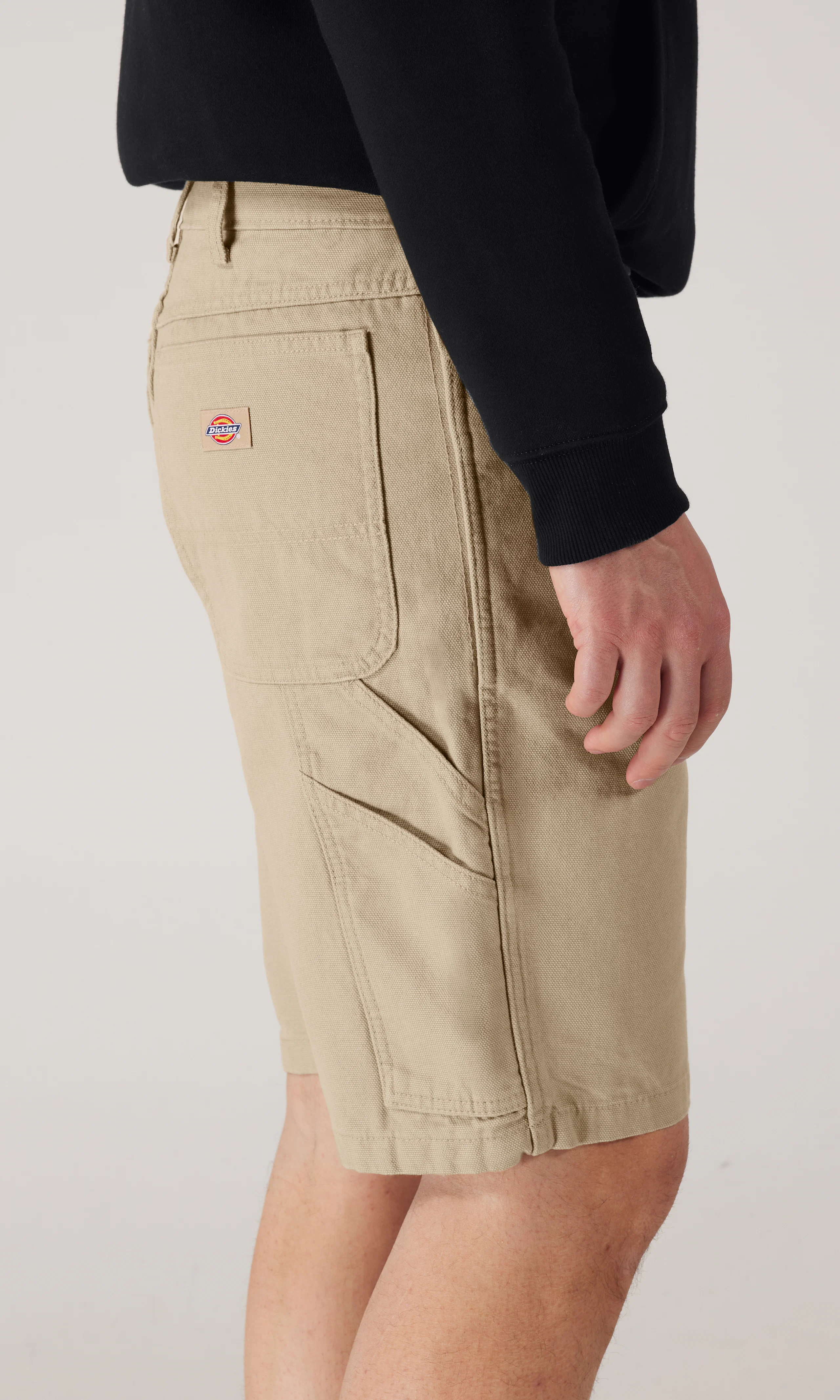 Duck Canvas Ruskea Shortsit. Front 2. Model.