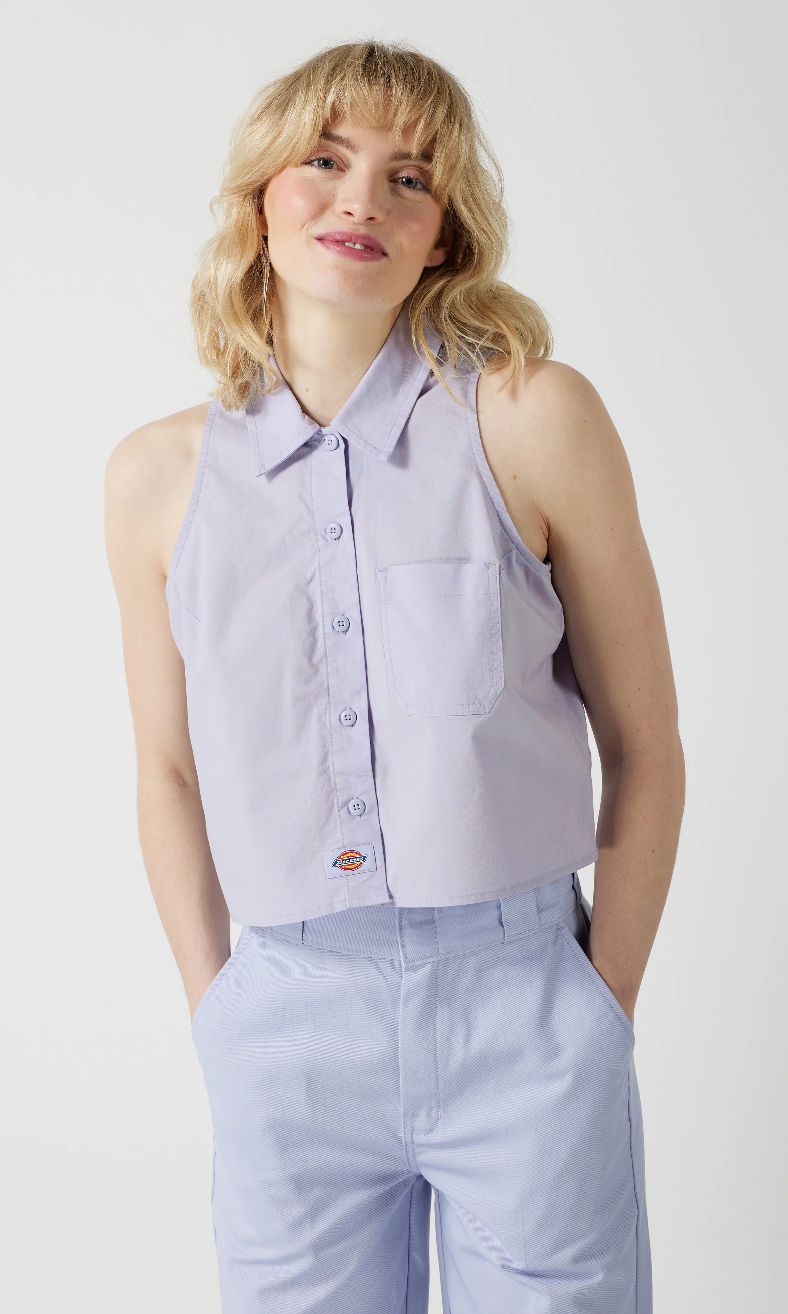 Sleeveless Work Shirt Lilla Vest. Front. Model.